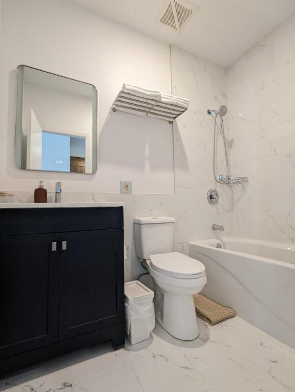 2 Bedrooms, 1 Sofa bed and 1,5 Bathrooms, Renovated Apartment in the Heart of Plateau Mont-Royal