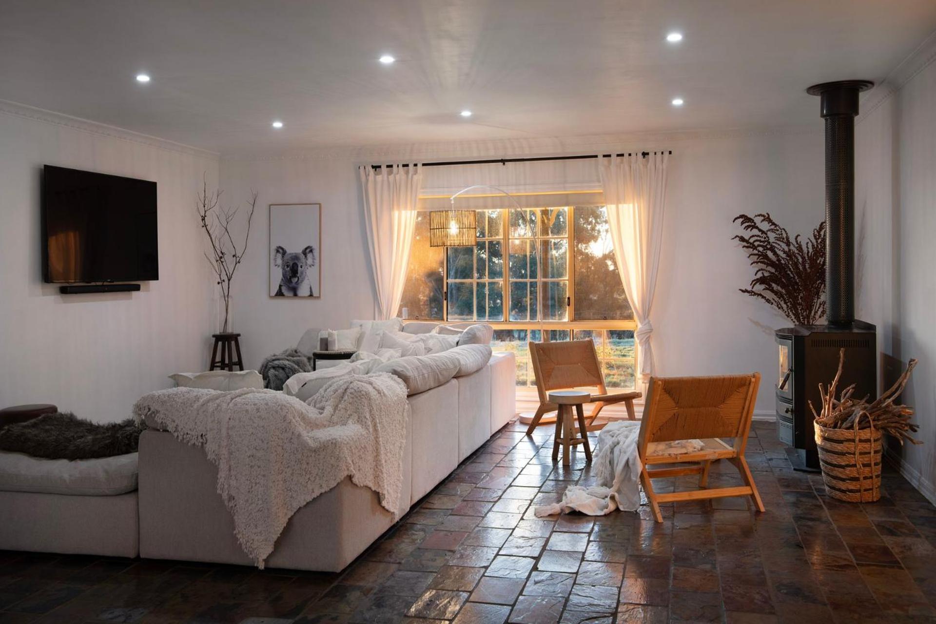 Sunset Retreat - 4 bedroom home with sunset views