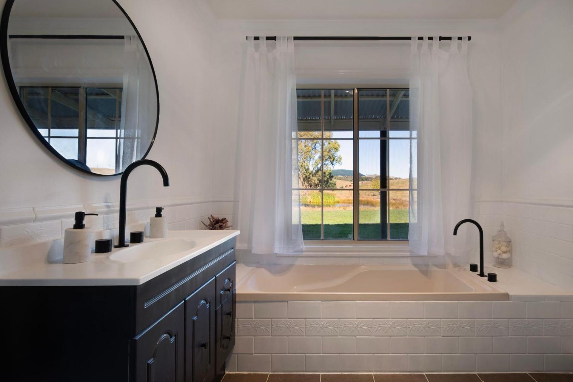 Sunset Retreat - 4 bedroom home with sunset views