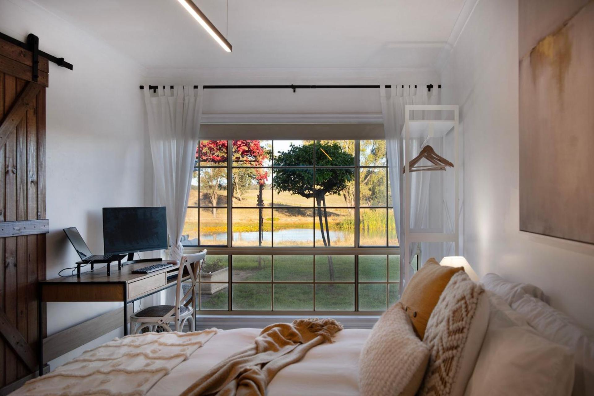 Sunset Retreat - 4 bedroom home with sunset views