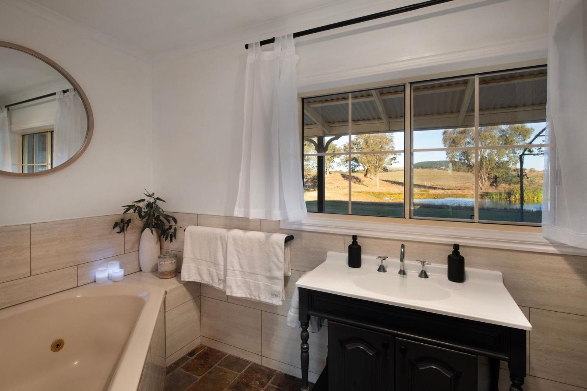 Sunset Retreat - 4 bedroom home with sunset views