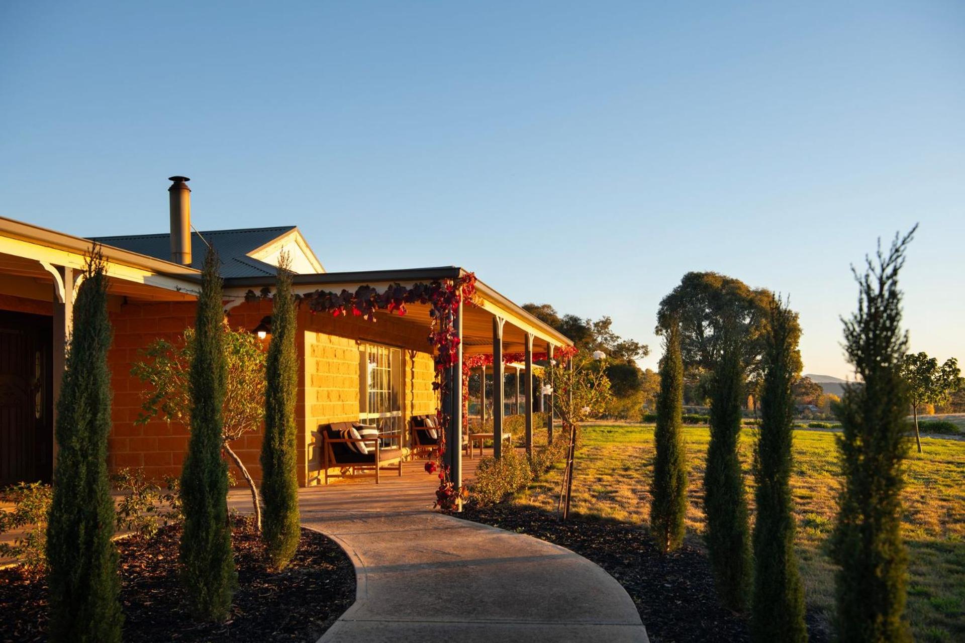 Sunset Retreat - 4 bedroom home with sunset views