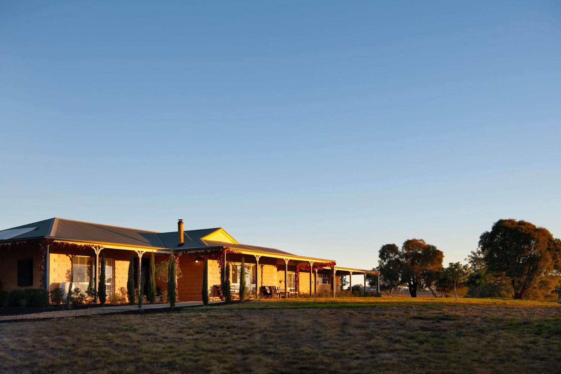 Sunset Retreat - 4 bedroom home with sunset views