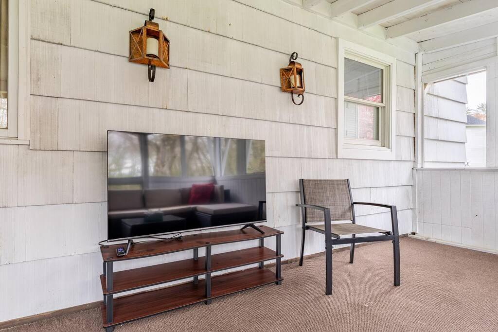 Cozy 3B2Ba Home with huge backyard and Gym view 3