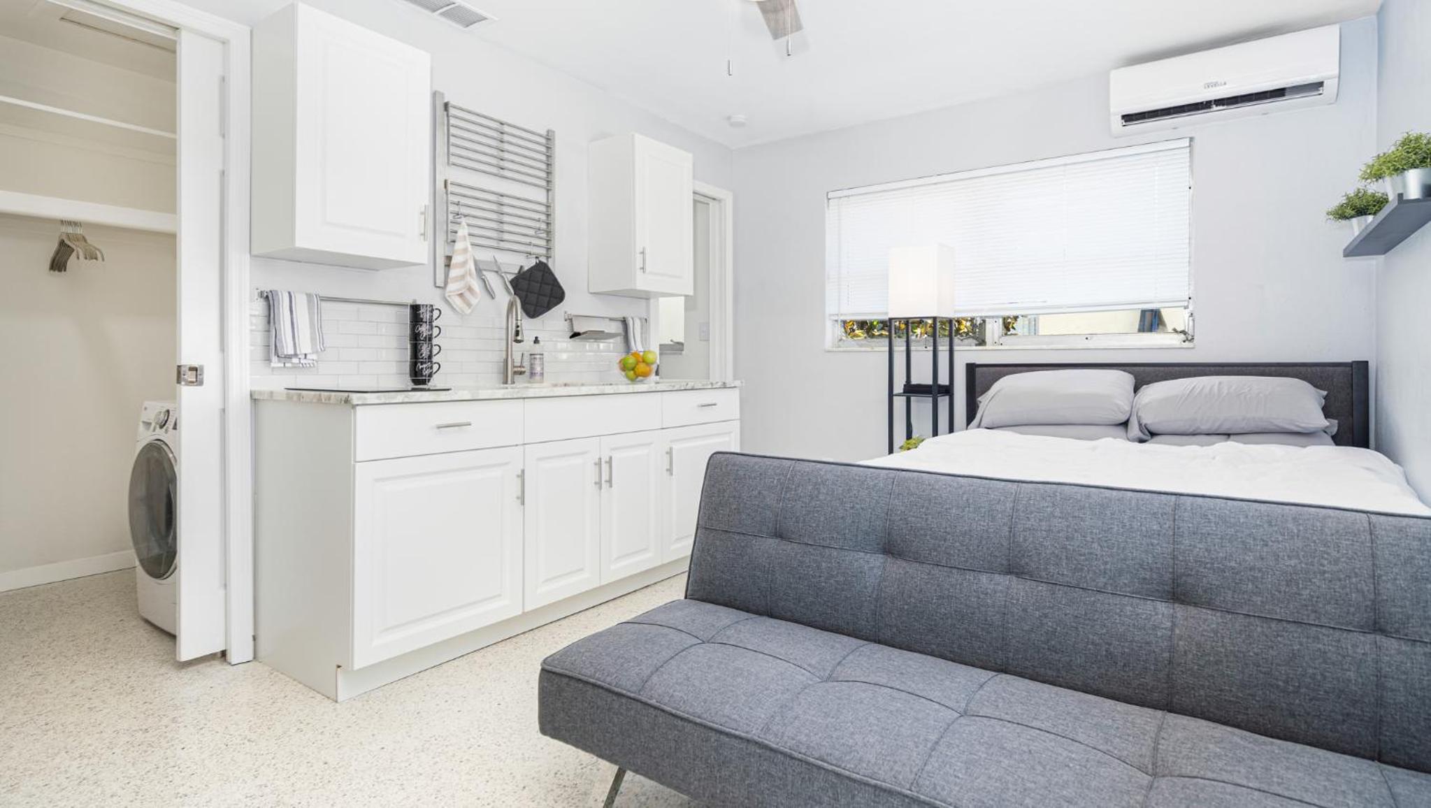Small studio in Cape Coral close to many restaraunts