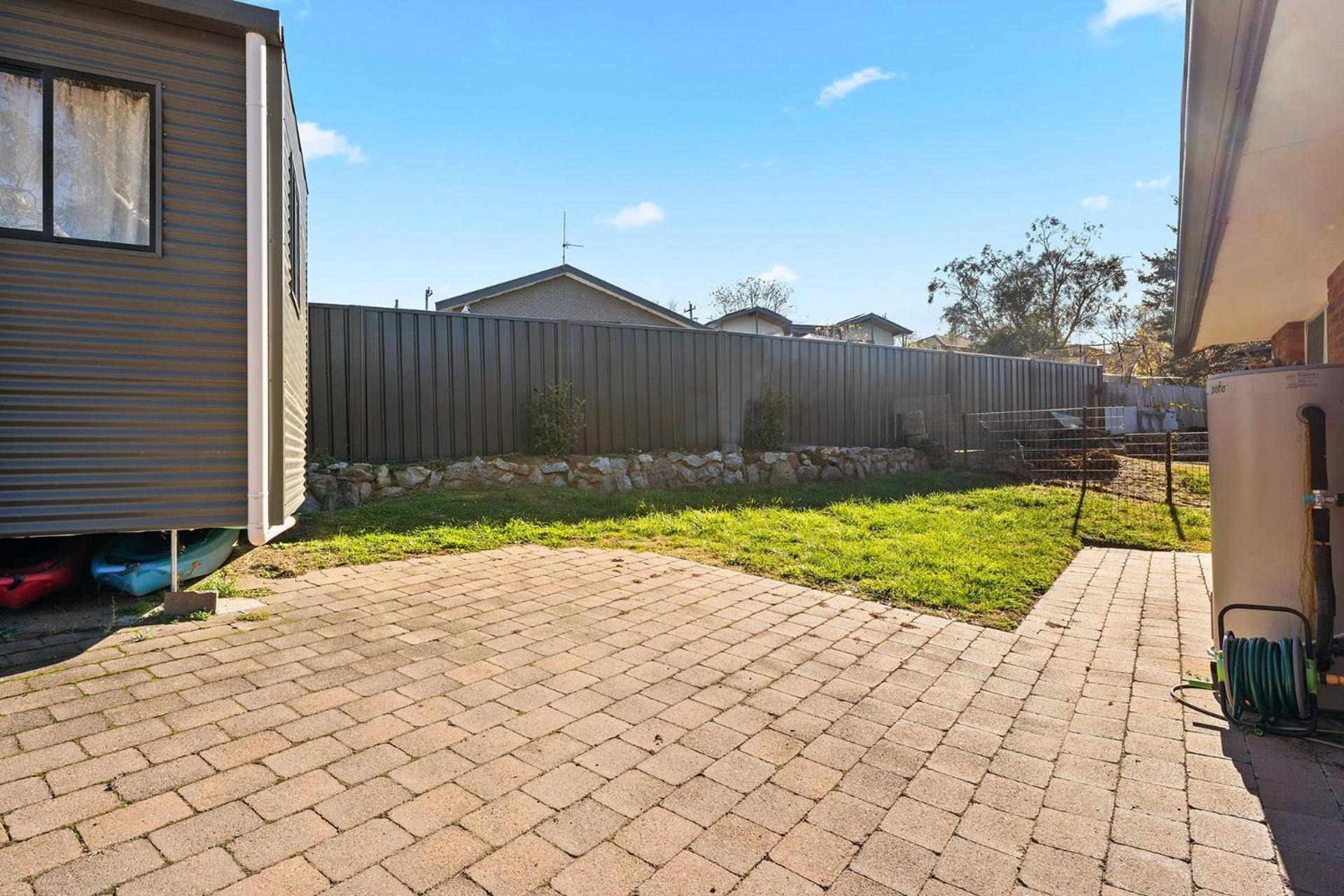 Sponars Onshore - 2BR Apartment l Pet-Friendly l WiFi l Air-Con l Fenced Backyard