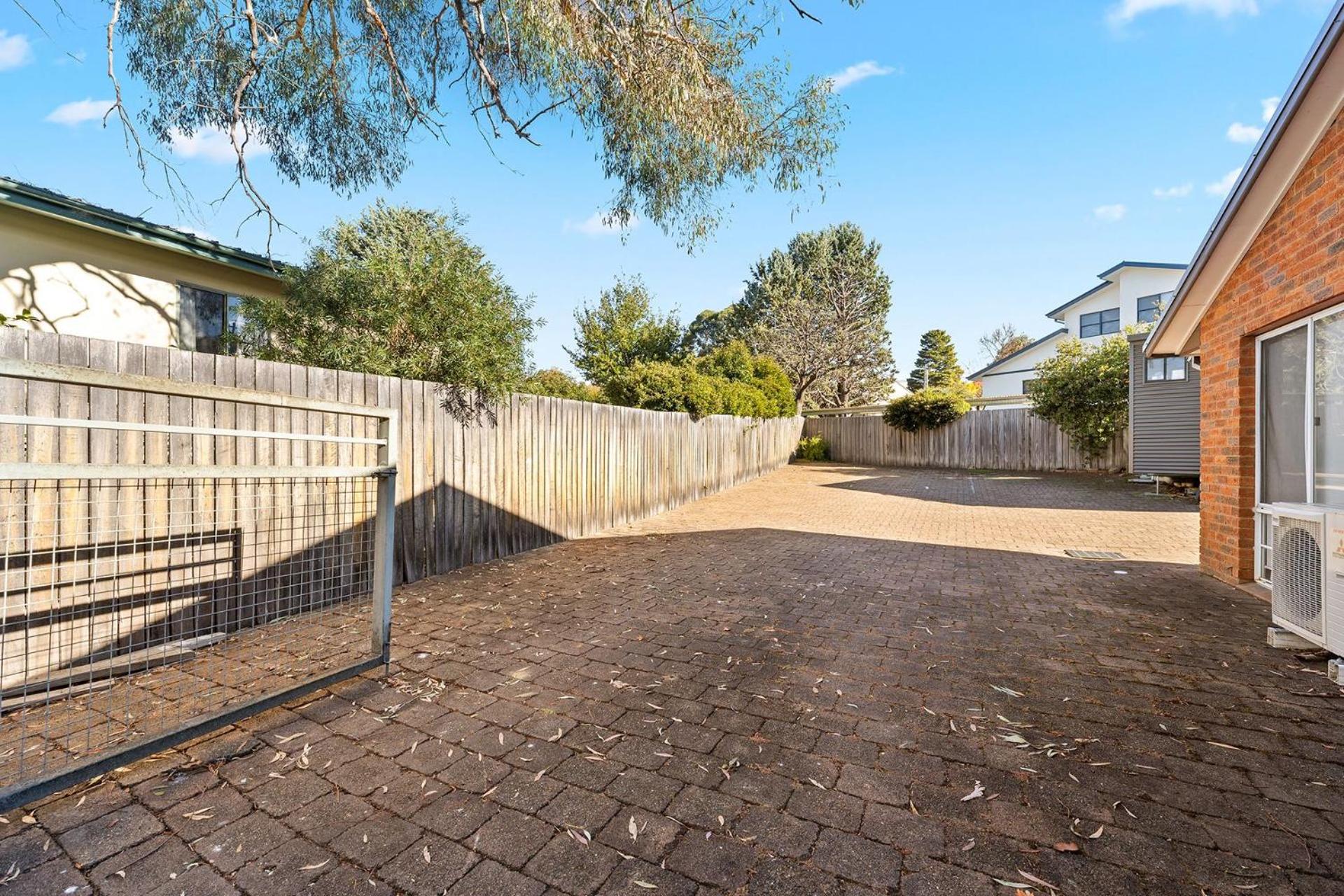 Sponars Onshore - 2BR Apartment l Pet-Friendly l WiFi l Air-Con l Fenced Backyard