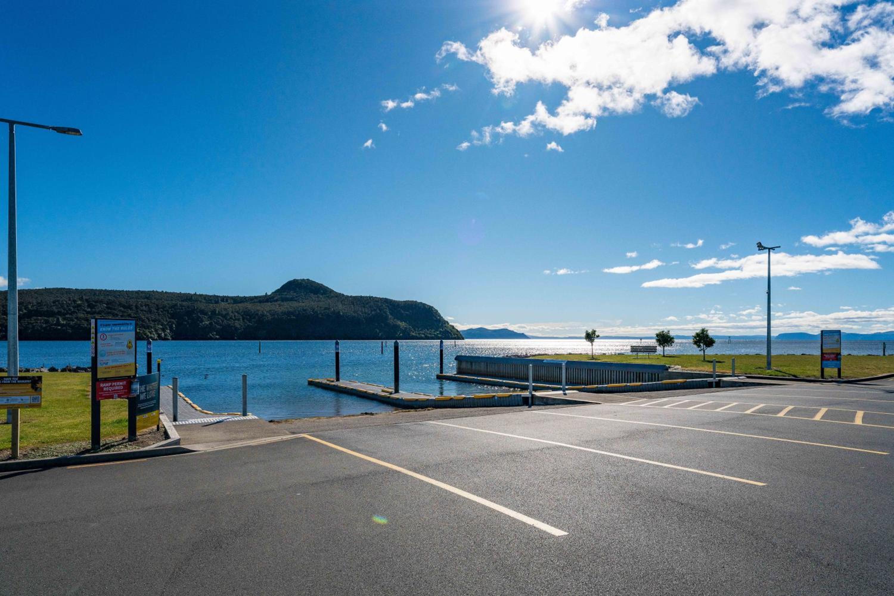 Lakeside Retreat - Motuoapa Holiday Home view 3