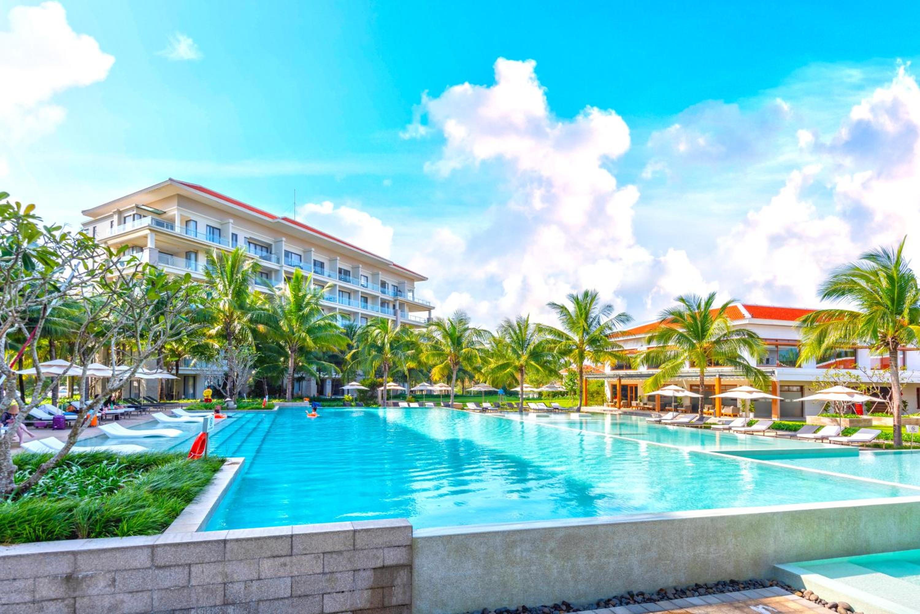 Deluxe Beachside Resort Danang