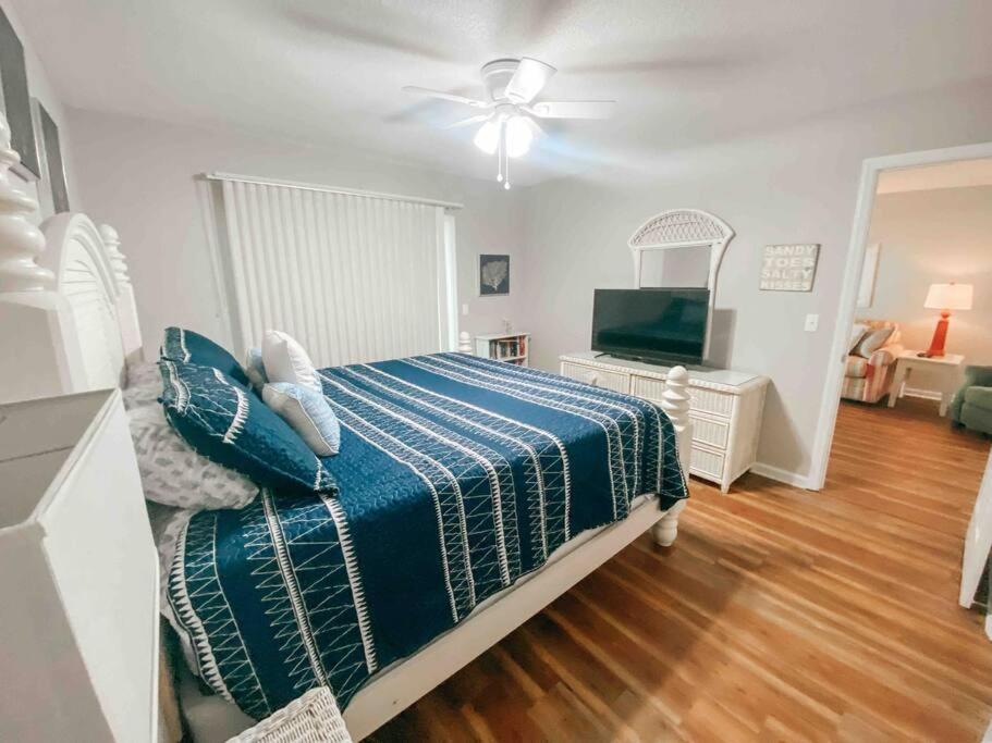 Lovely Condo, Pool, steps to beach, dog friendly, view 4