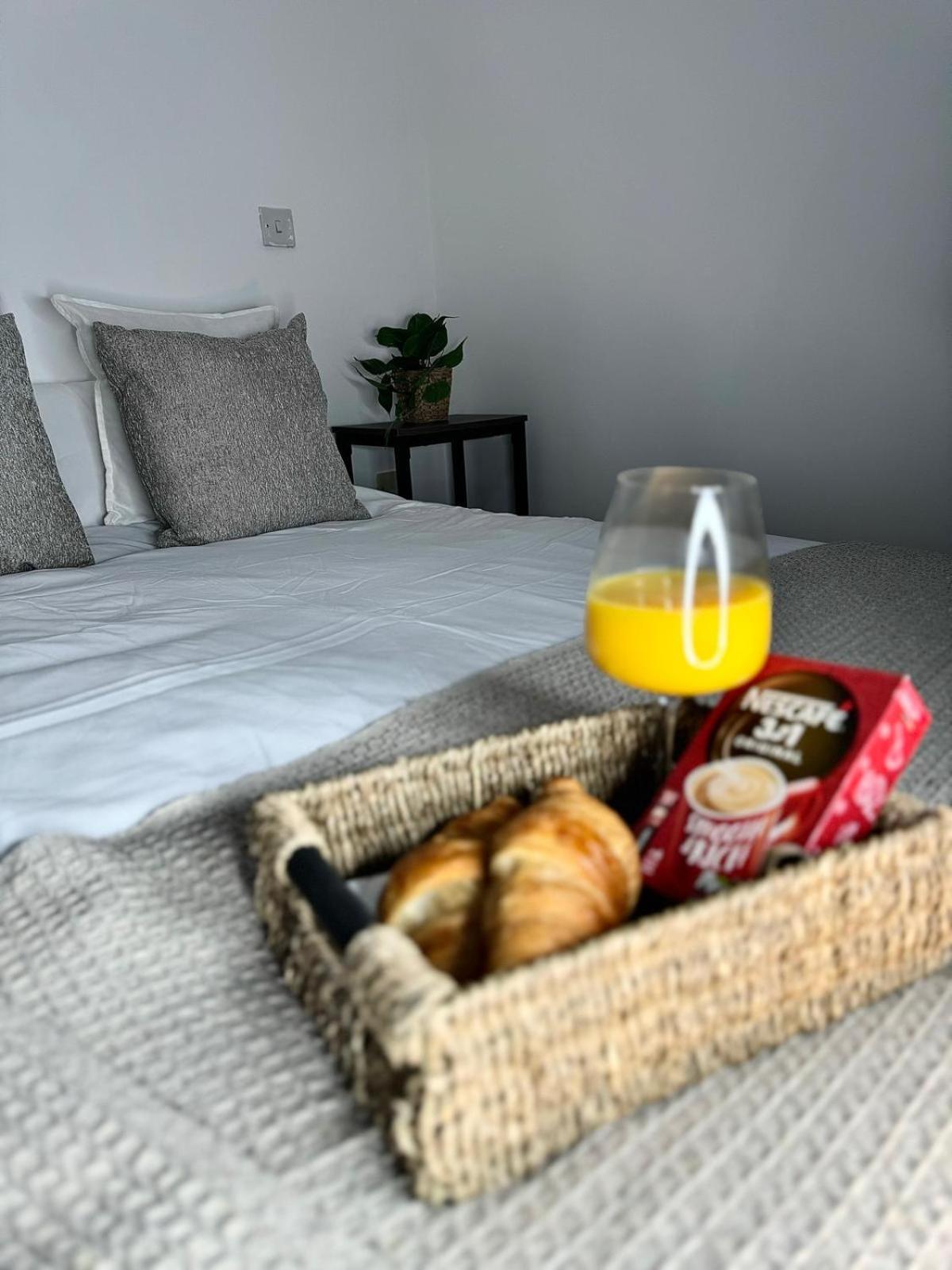 Birmingham City Centre Apartment - No Deposit Required- FREE parking view 4