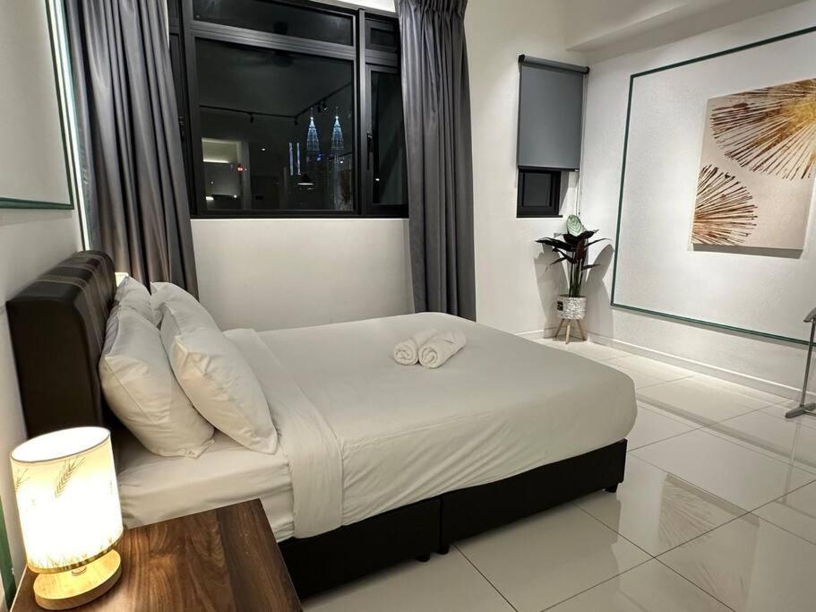 Chambers A Studio Flat, KLCC & KL Tower ,view in City