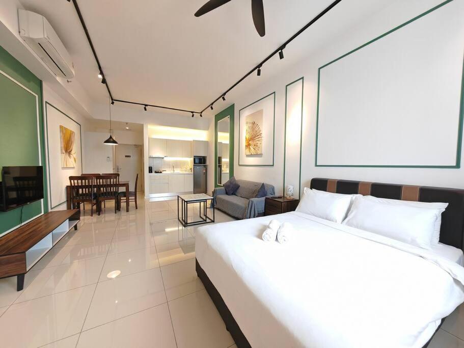 Chambers A Studio Flat, KLCC & KL Tower ,view in City