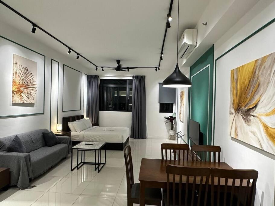 Chambers A Studio Flat, KLCC & KL Tower ,view in City
