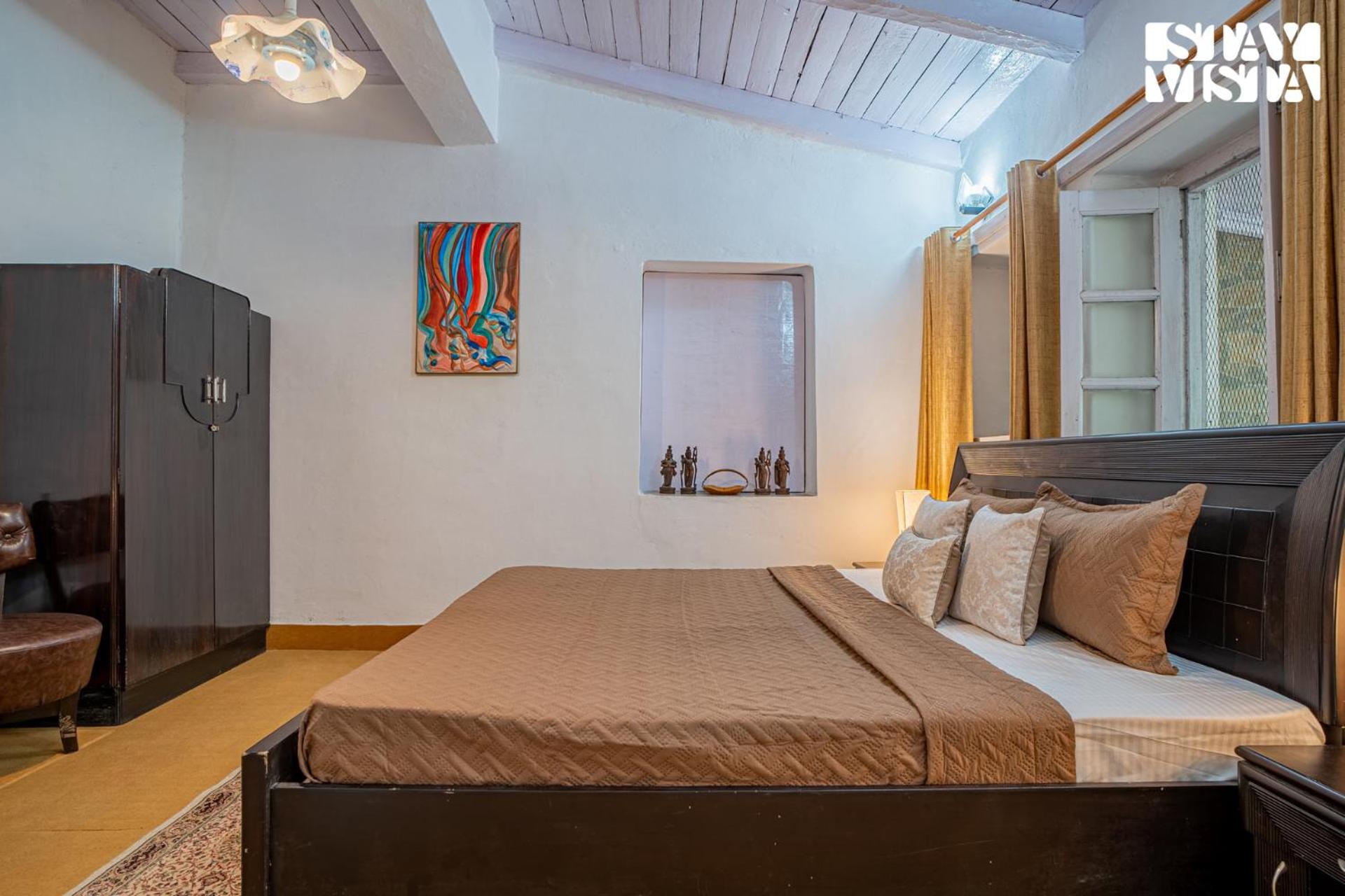 StayVista at Edwinstowe House with Heater, Bonfire & BBQ Grill