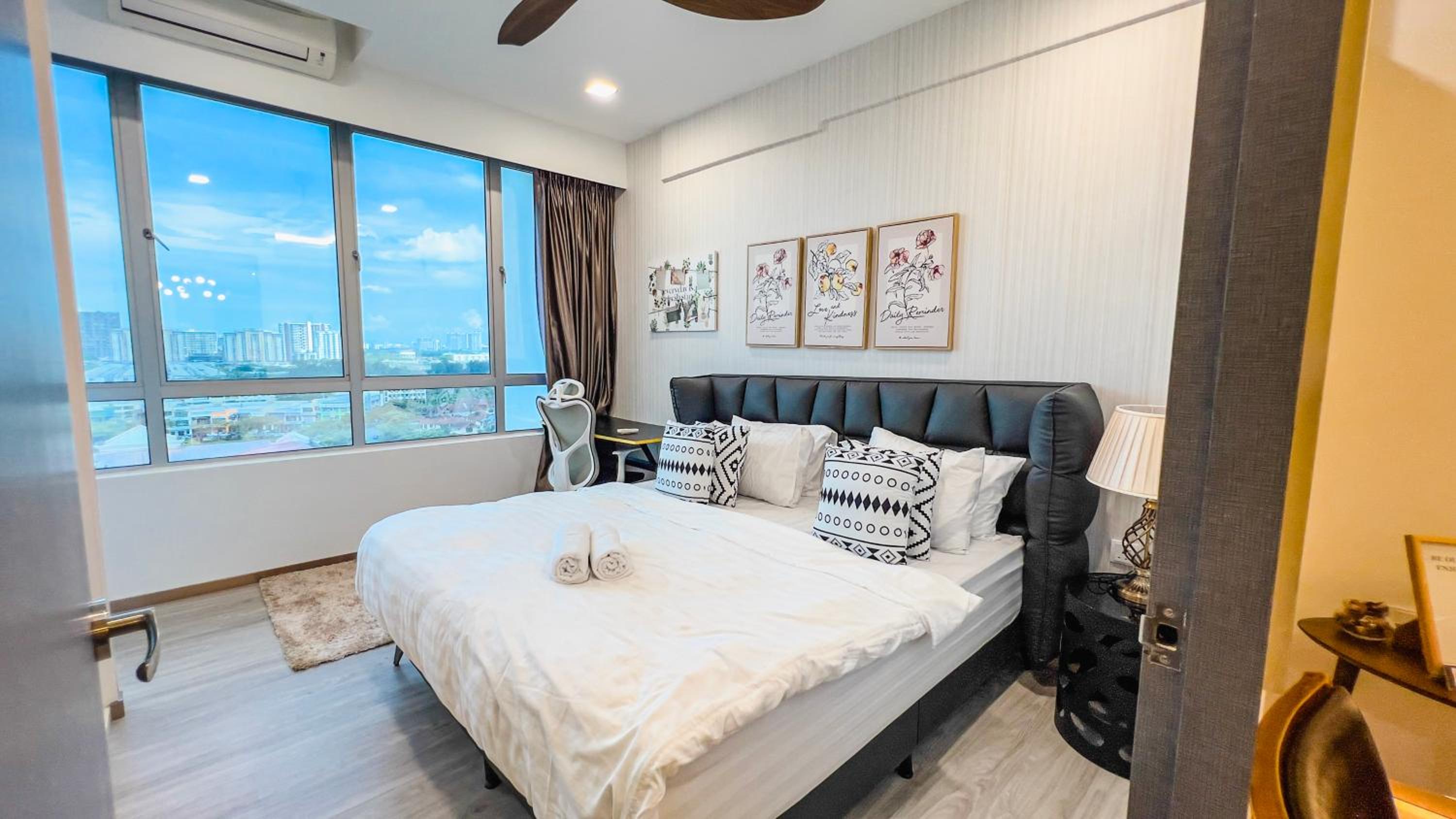 Cozy Comfy Designer Home Mount Austin JB 5 Pax