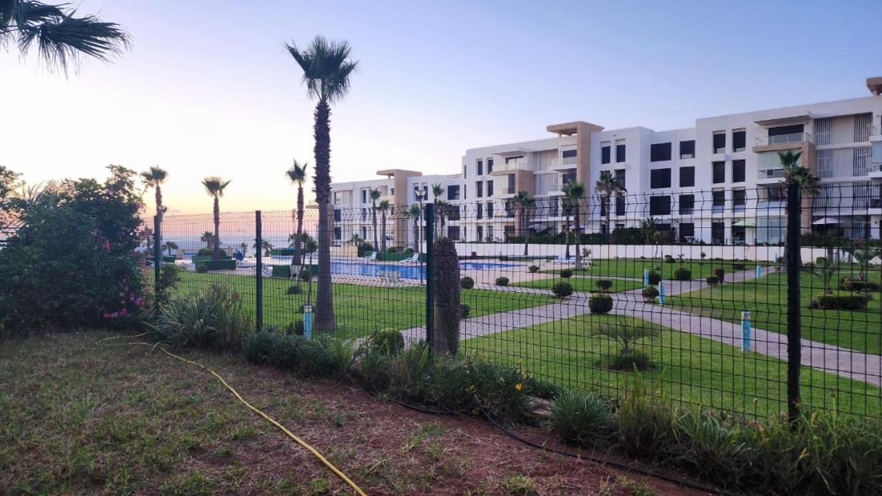 Plage dès nations 2 bedroom apartment with backyard view view 3