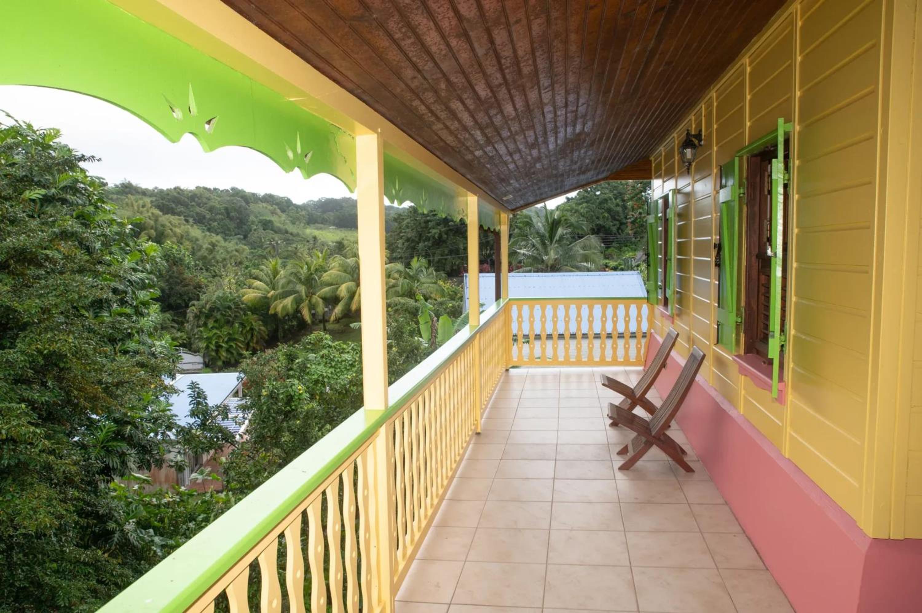 Maison charmante à Gros-Morne avec terrasse et jardin view 4