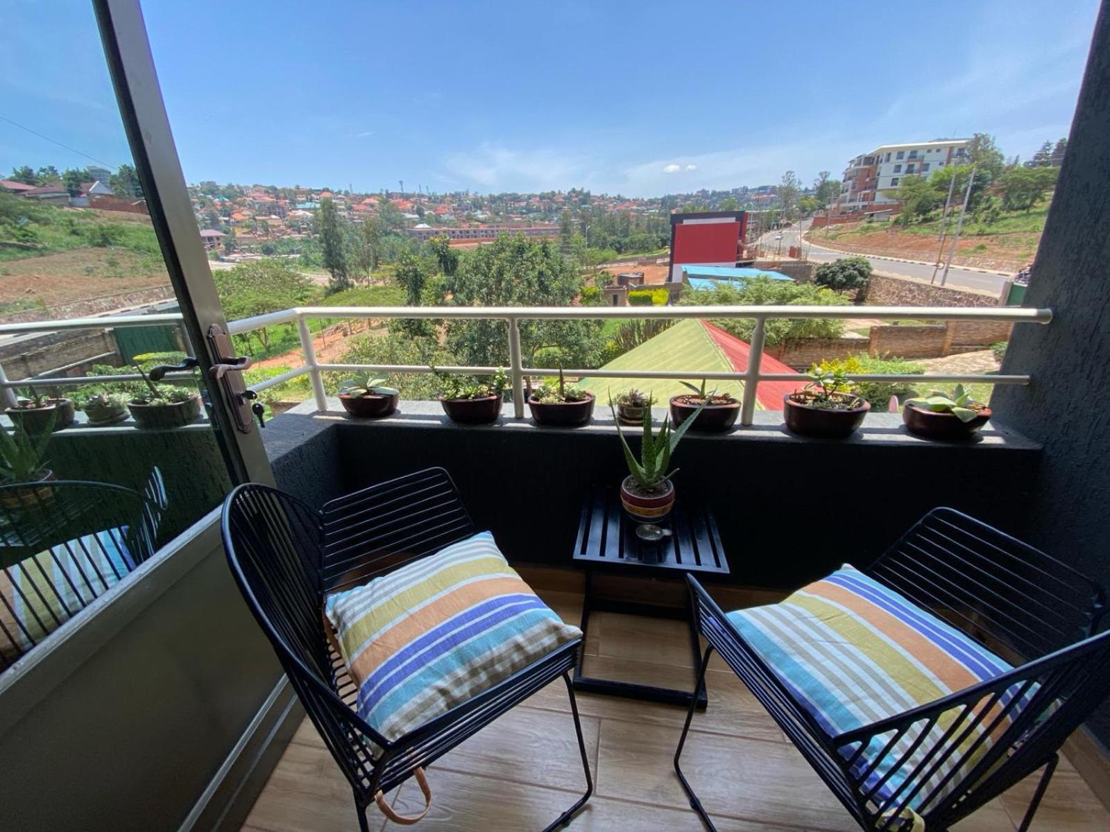 Stunning Luxury Condo in Nyarutarama view 3
