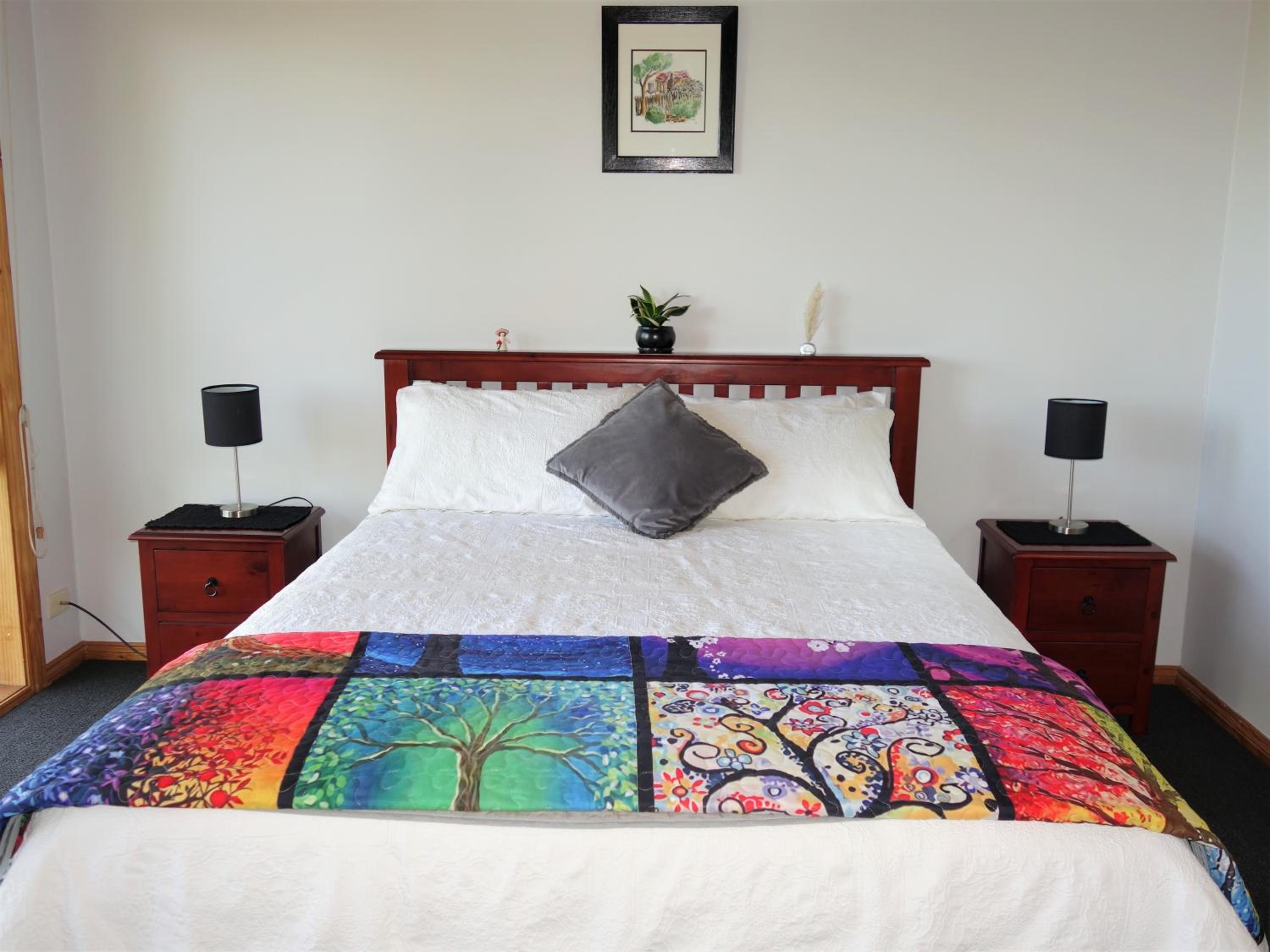 Queen Room with Balcony - Kookaburra Retreat Homestay