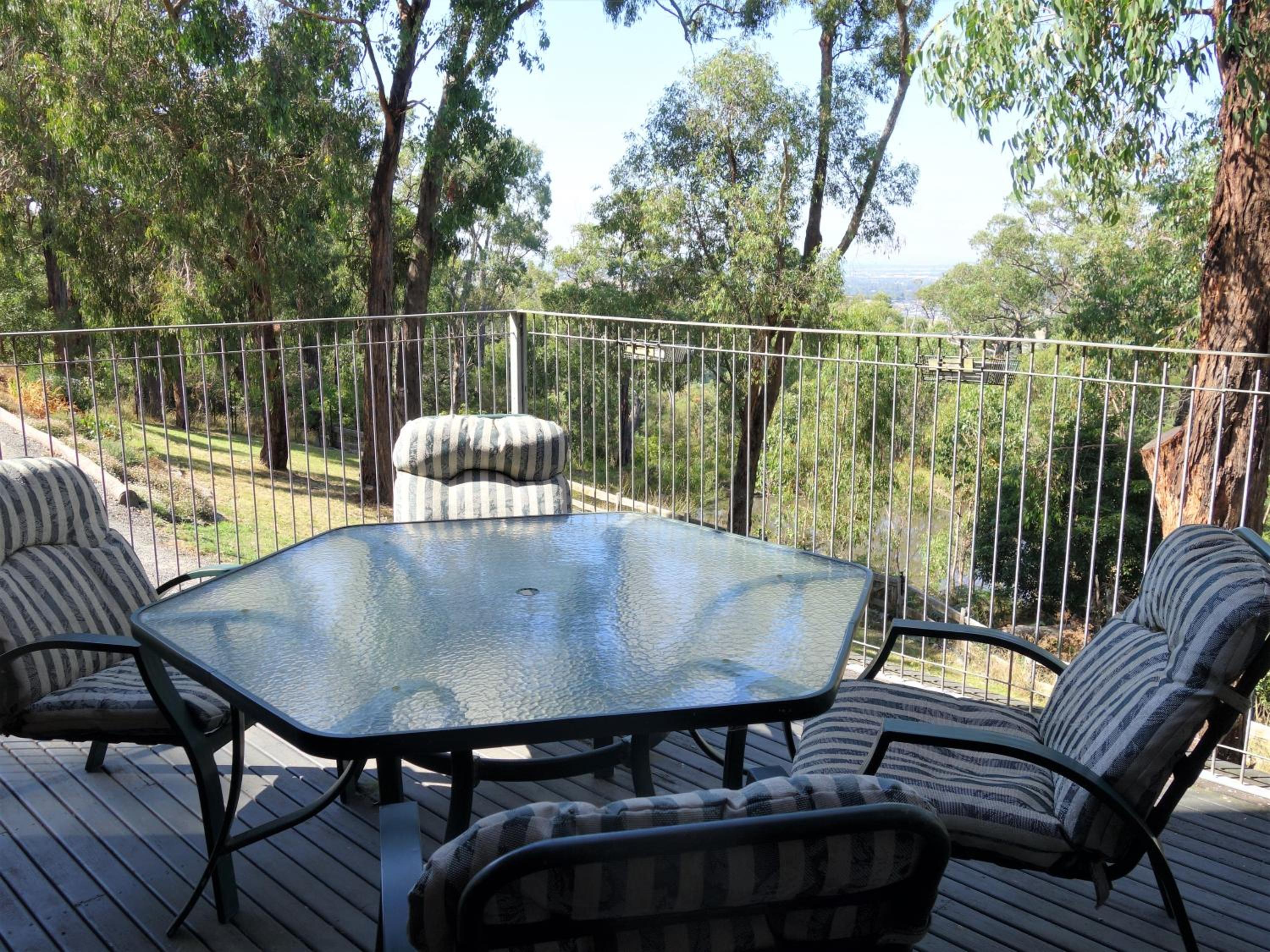 Queen Room with Balcony - Kookaburra Retreat Homestay