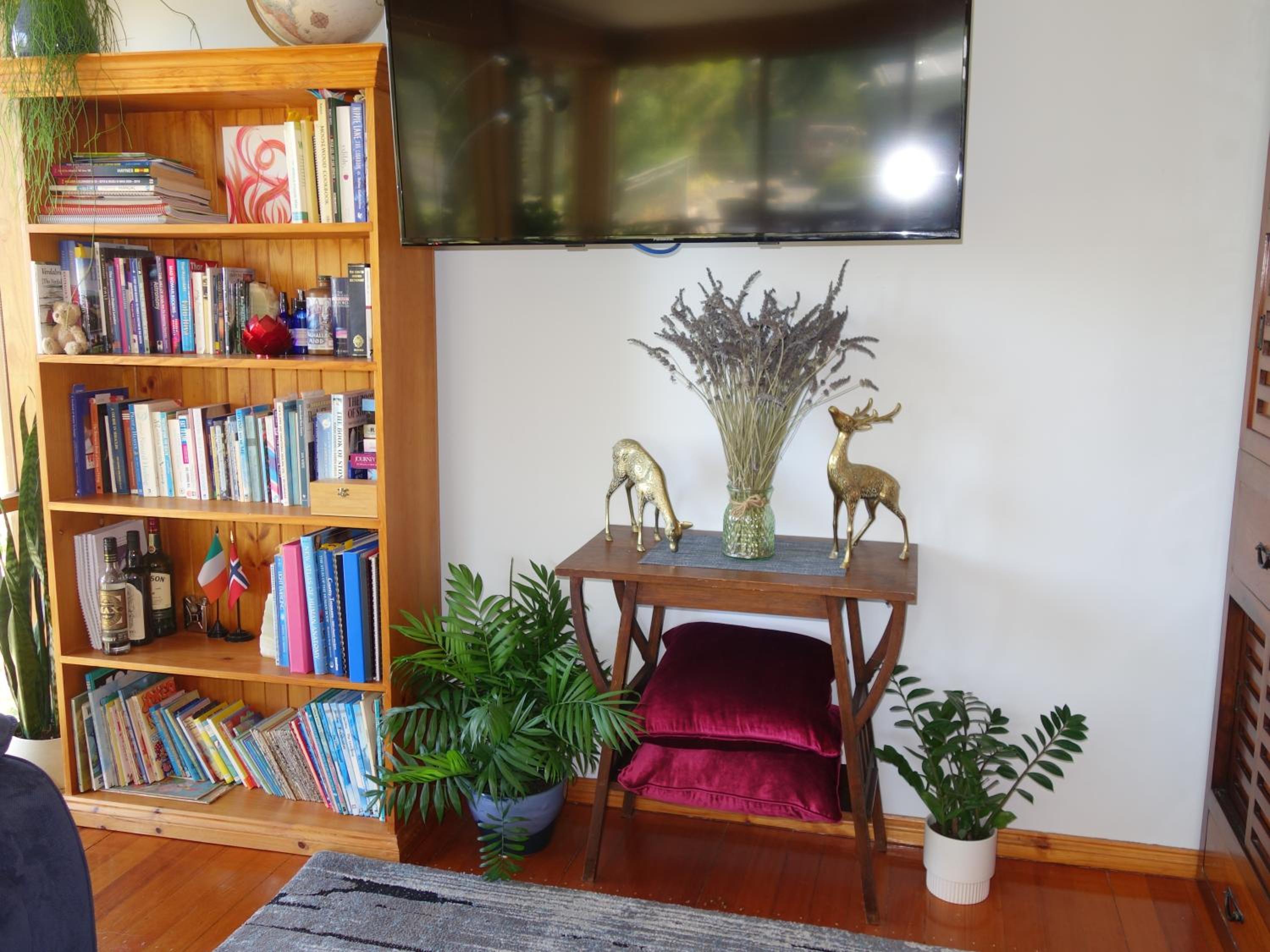 Queen Room with Balcony - Kookaburra Retreat Homestay