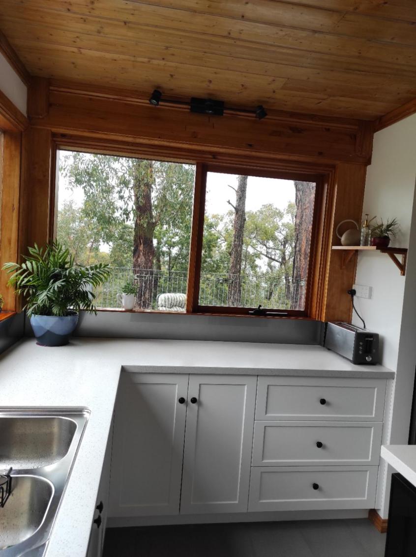 Queen Room with Balcony - Kookaburra Retreat Homestay