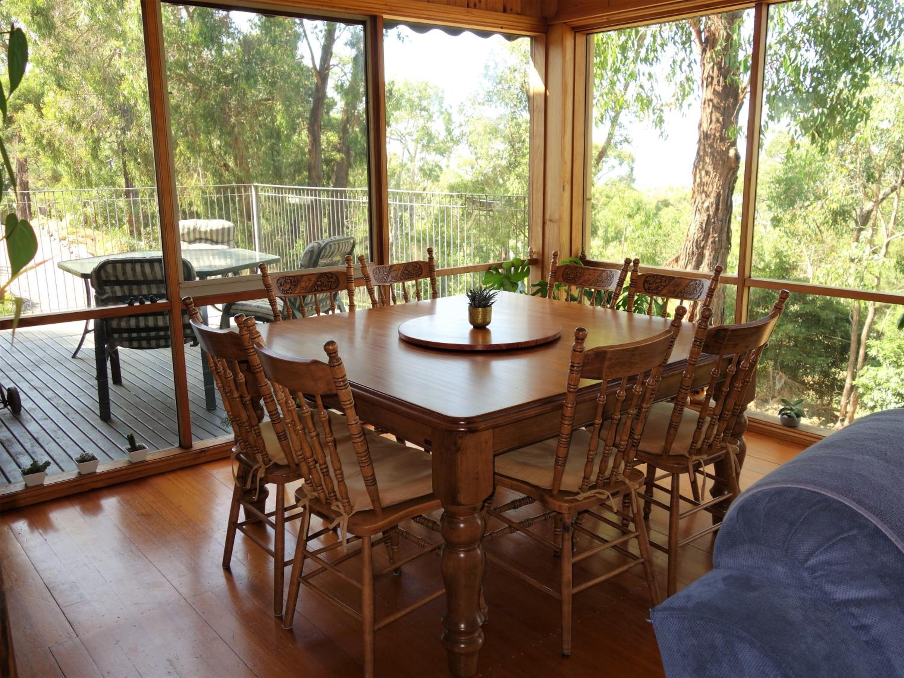 Queen Room with Balcony - Kookaburra Retreat Homestay