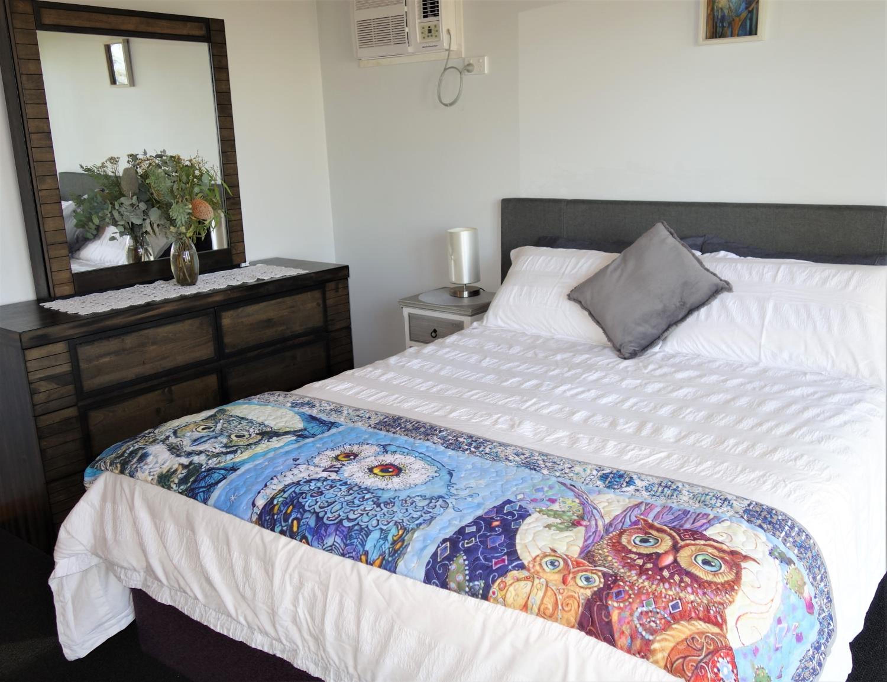 Queen Room with Balcony - Kookaburra Retreat Homestay