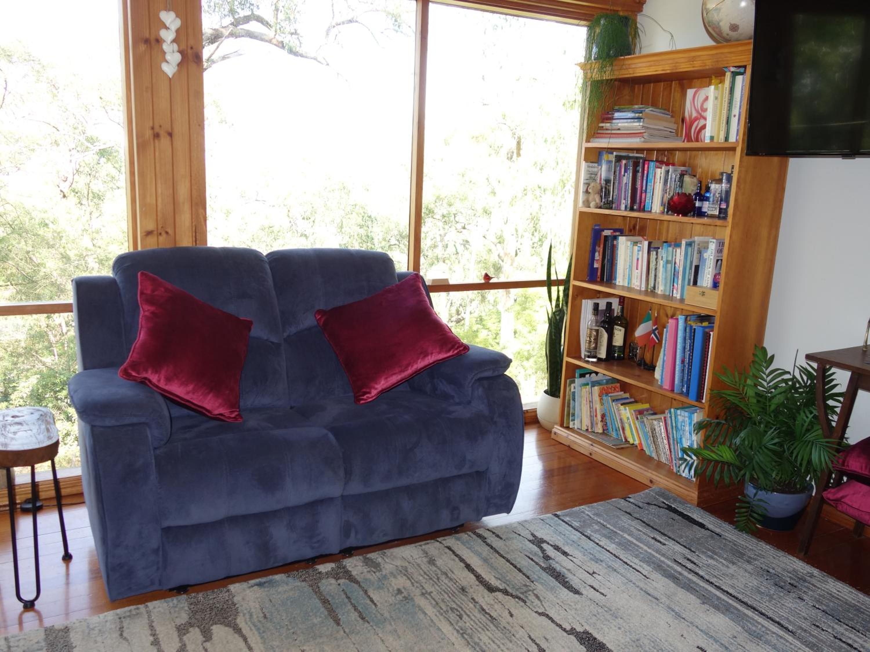 Queen Room with Balcony - Kookaburra Retreat Homestay