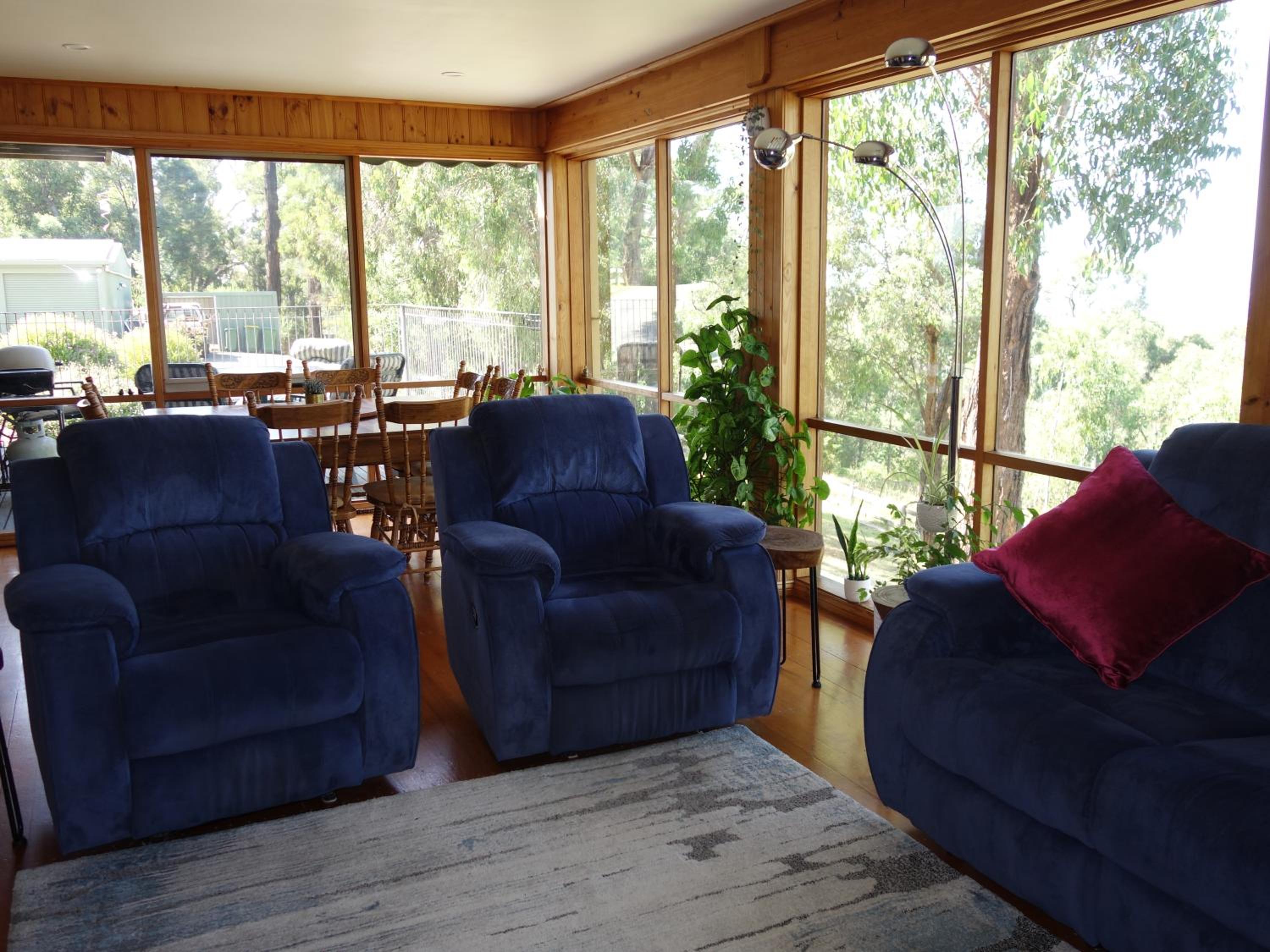 Queen Room with Balcony - Kookaburra Retreat Homestay