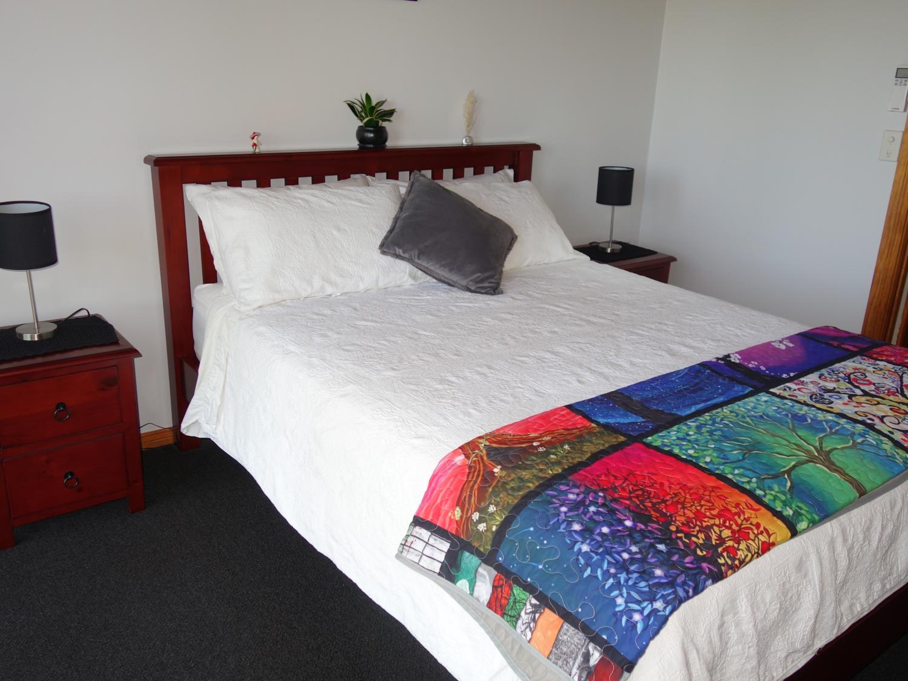 Queen Room with Balcony - Kookaburra Retreat Homestay