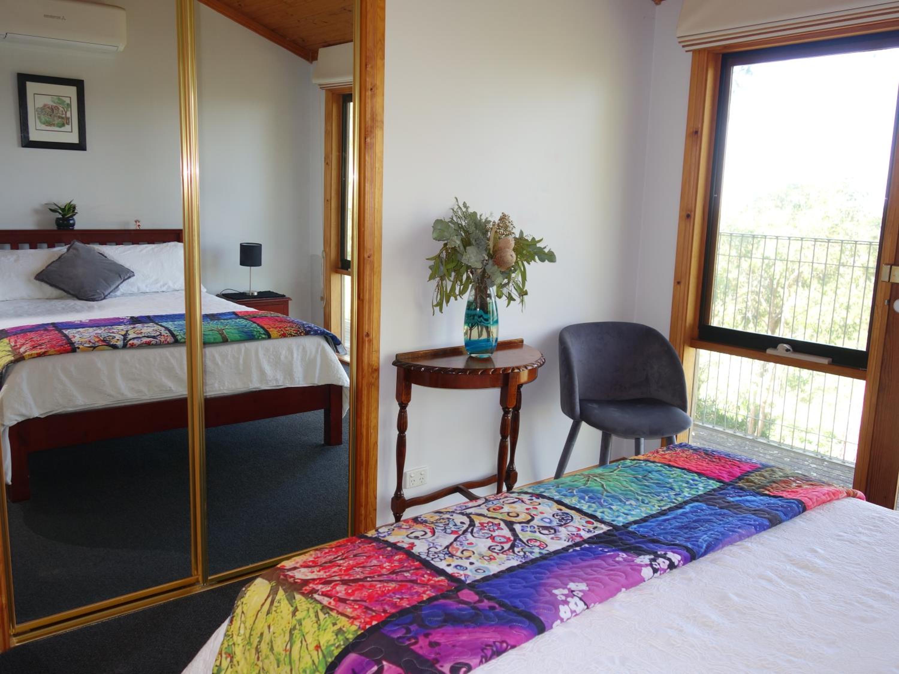 Queen Room with Balcony - Kookaburra Retreat Homestay
