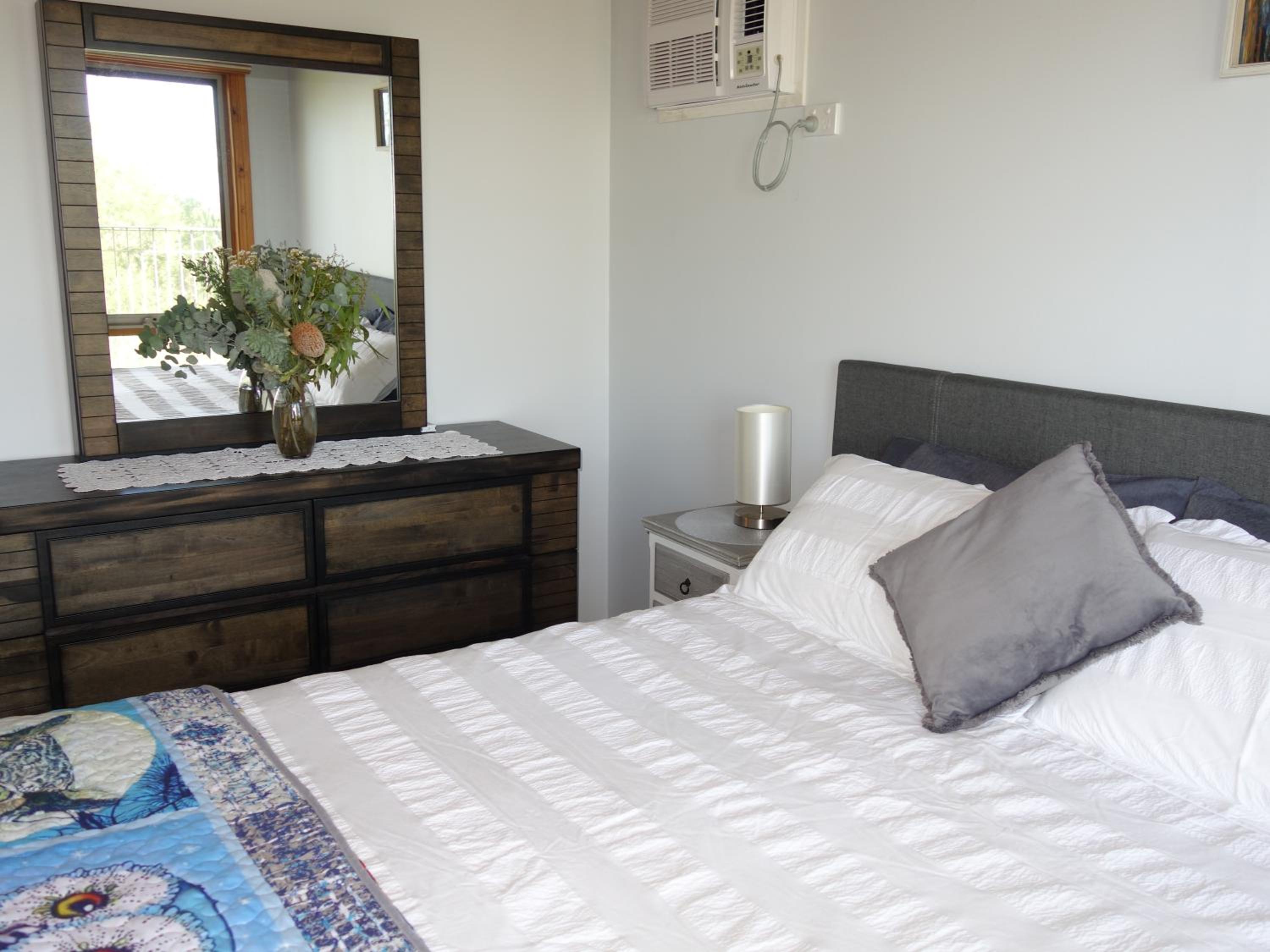 Queen Room with Balcony - Kookaburra Retreat Homestay