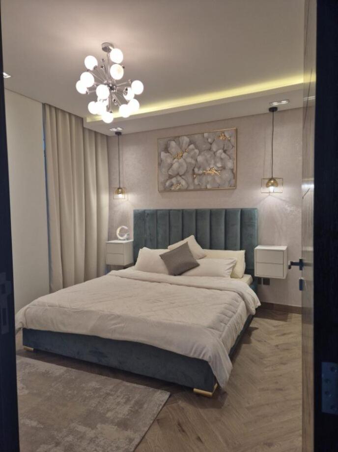 Luxury Romantic Sea View Apartment-ERAإقامة هادئة إطلالة بحرية موقع استثنائي- Manama