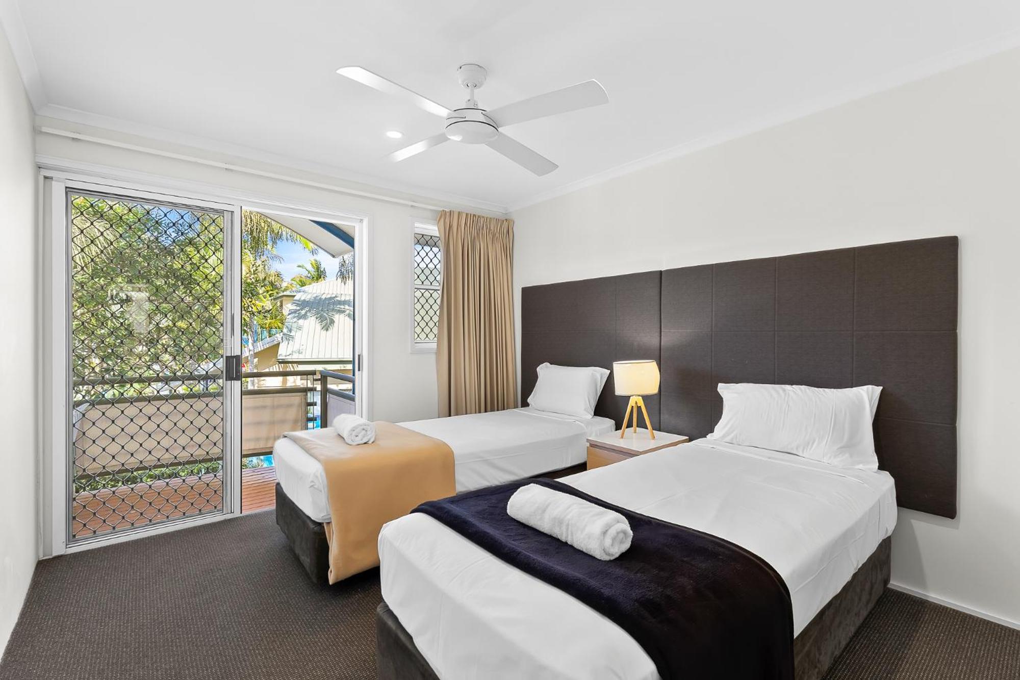 Diamond Beach Poolside 44 Premium