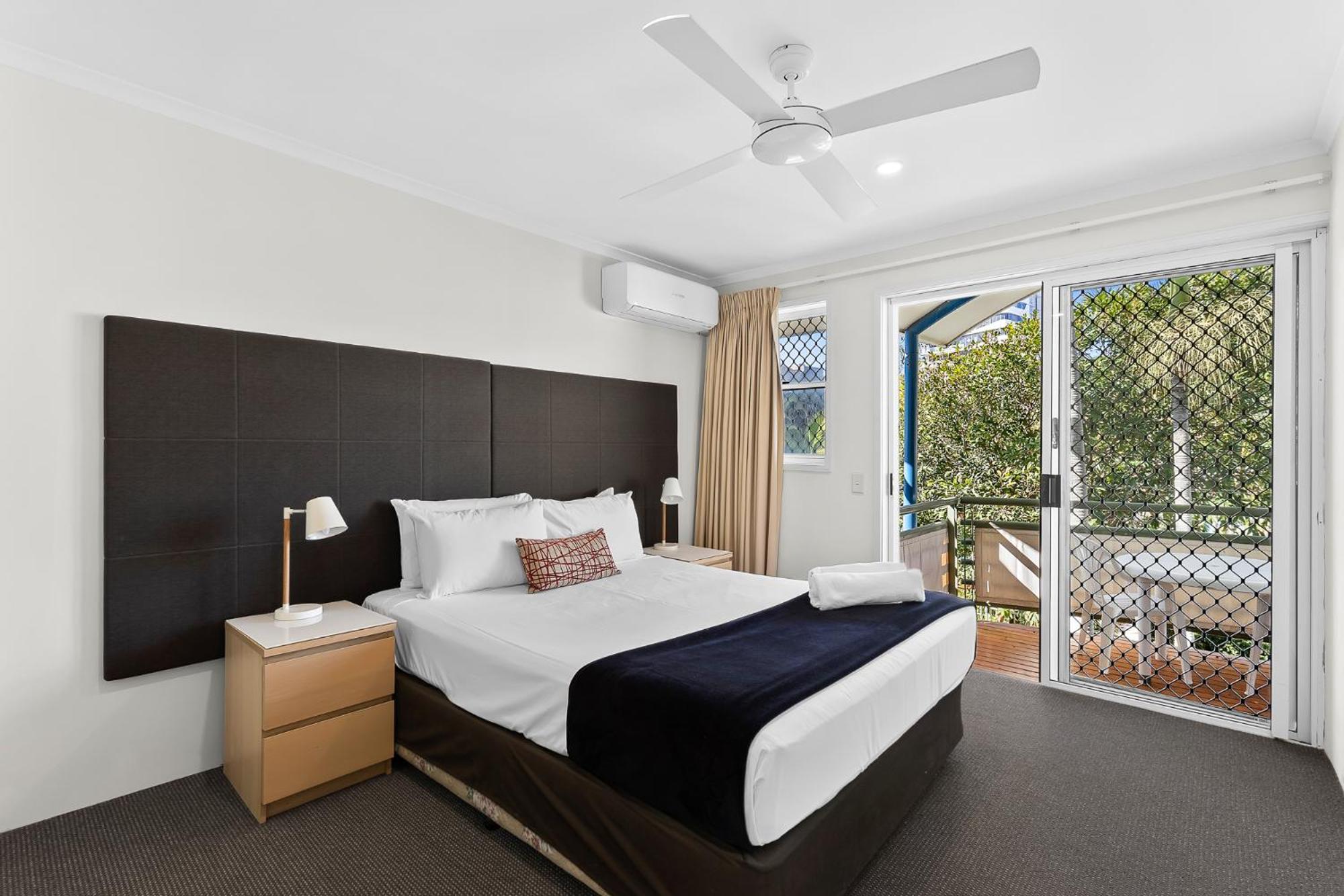 Diamond Beach Poolside 44 Premium