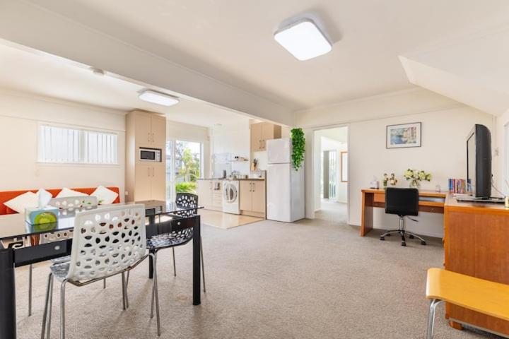 Your home in Cockle Bay view 4