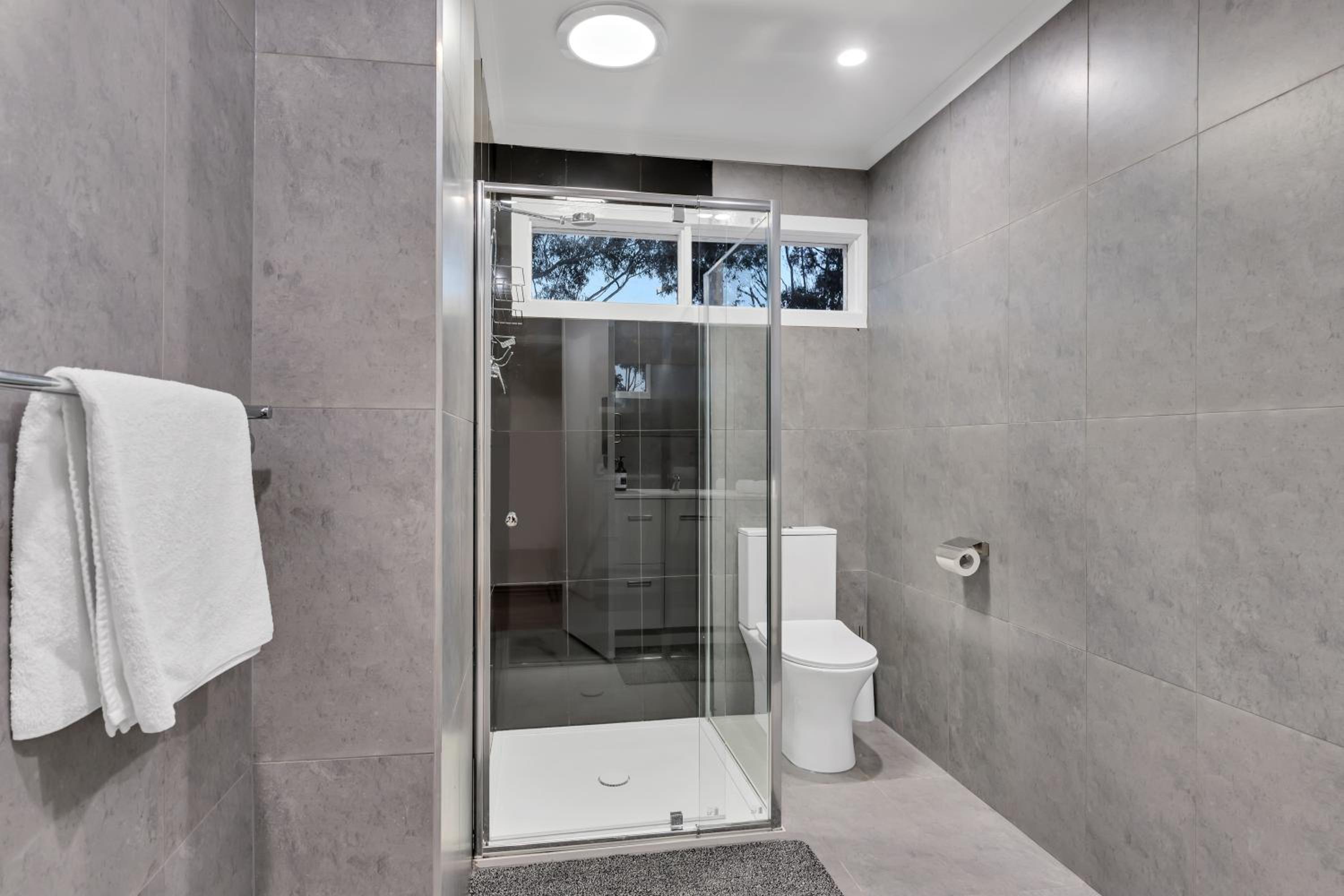Space and Privacy near Airport, Groups Friendly
