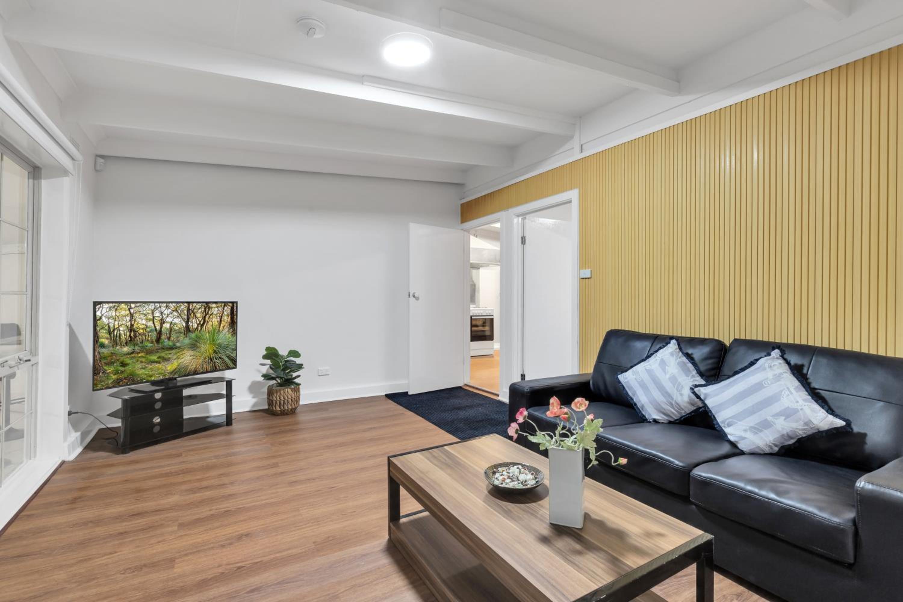 Space and Privacy near Airport, Groups Friendly