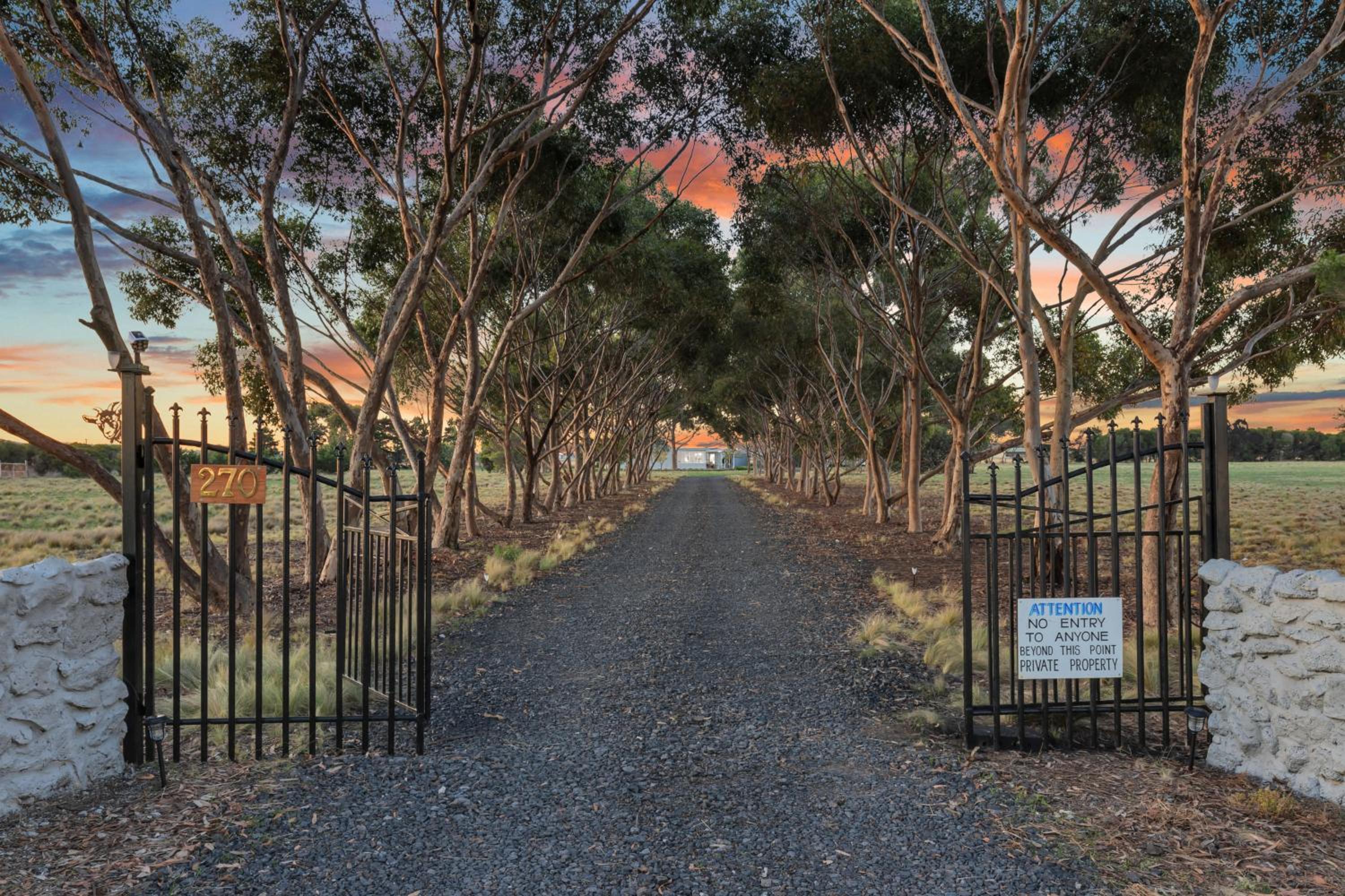 Space and Privacy near Airport, Groups Friendly