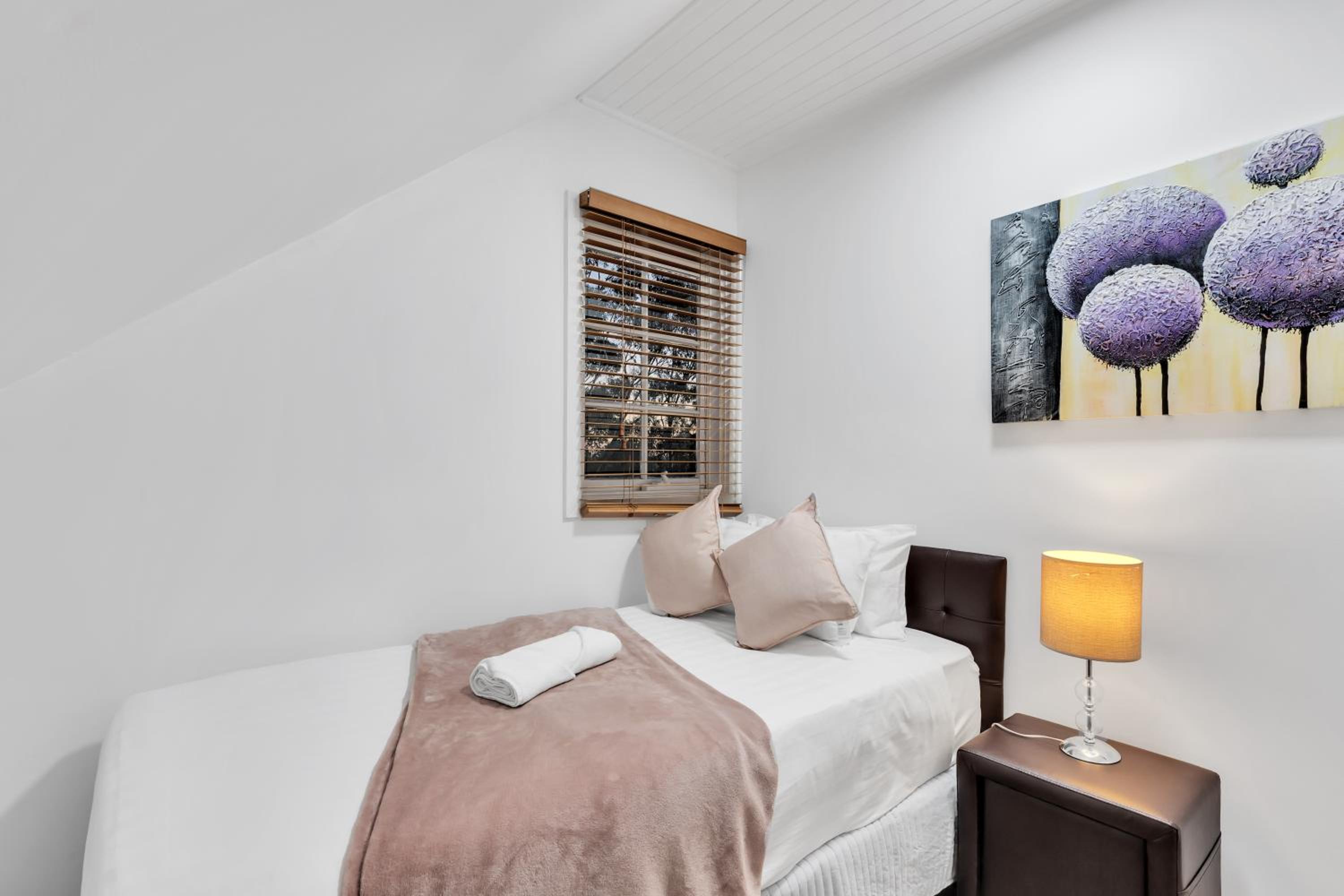 Space and Privacy near Airport, Groups Friendly