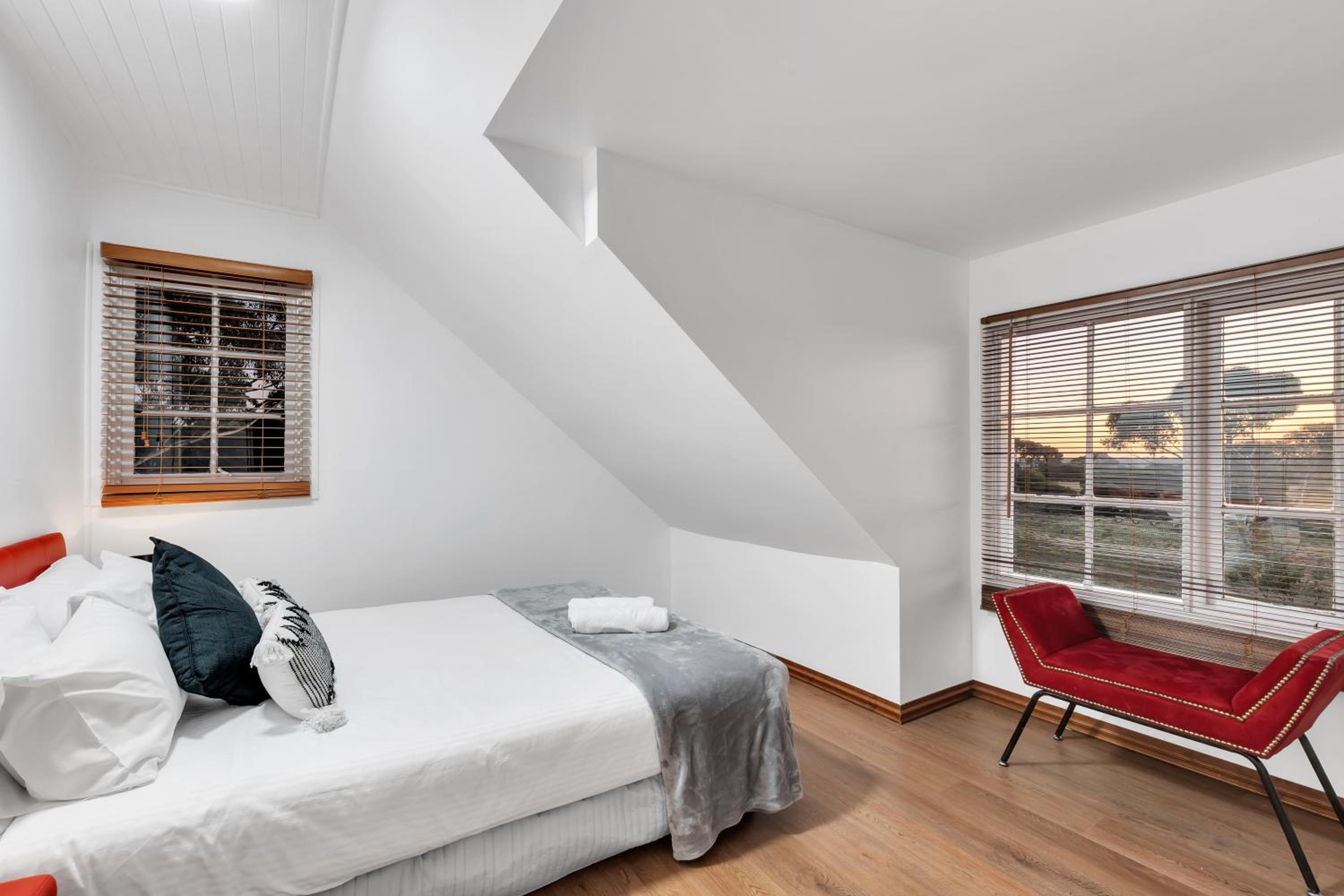 Space and Privacy near Airport, Groups Friendly