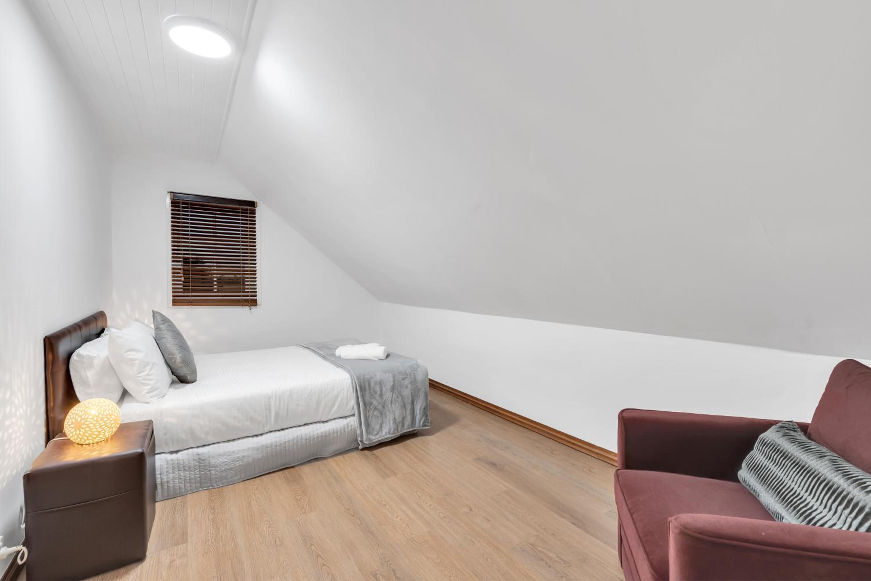 Space and Privacy near Airport, Groups Friendly