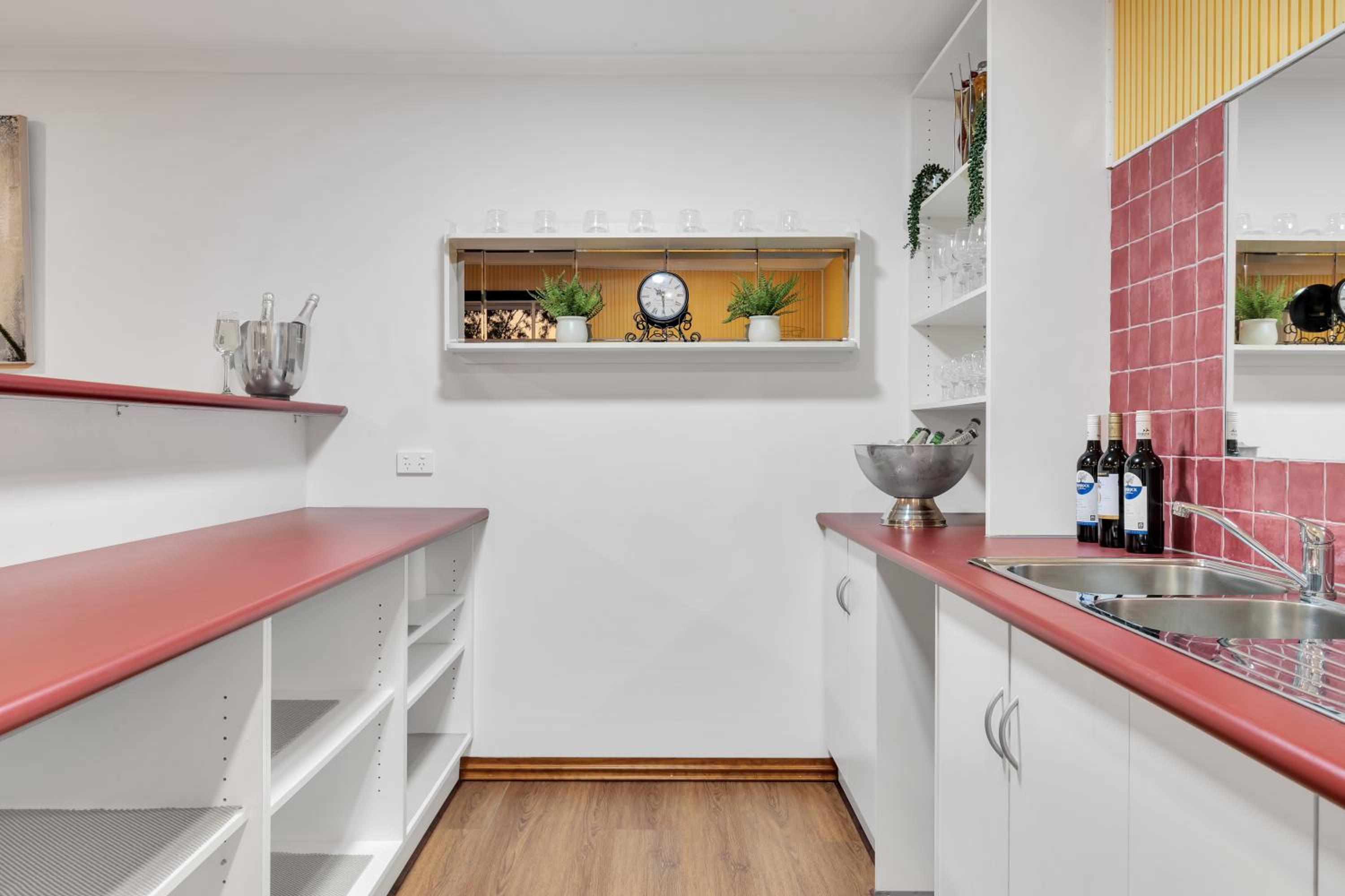 Space and Privacy near Airport, Groups Friendly