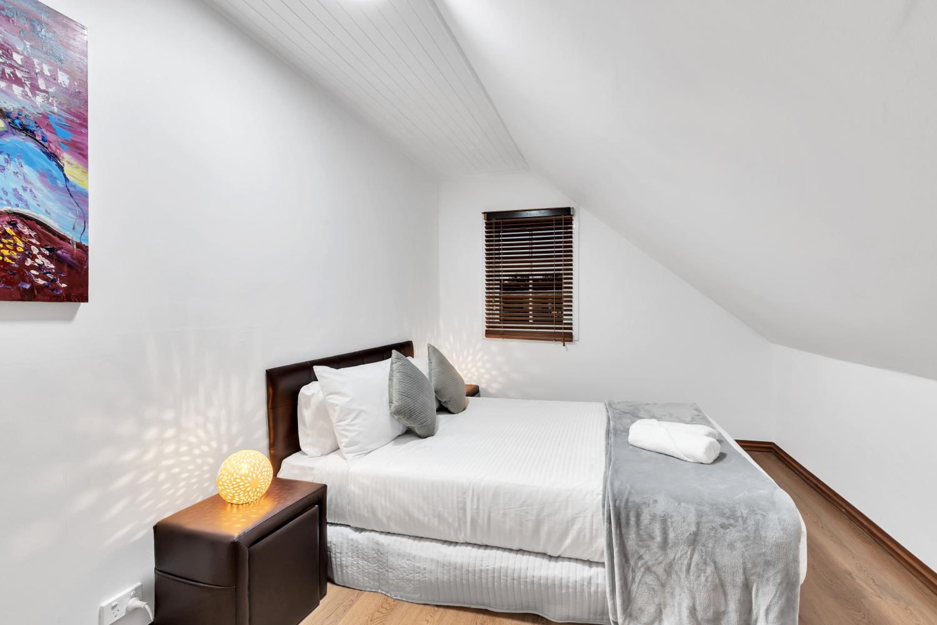 Space and Privacy near Airport, Groups Friendly