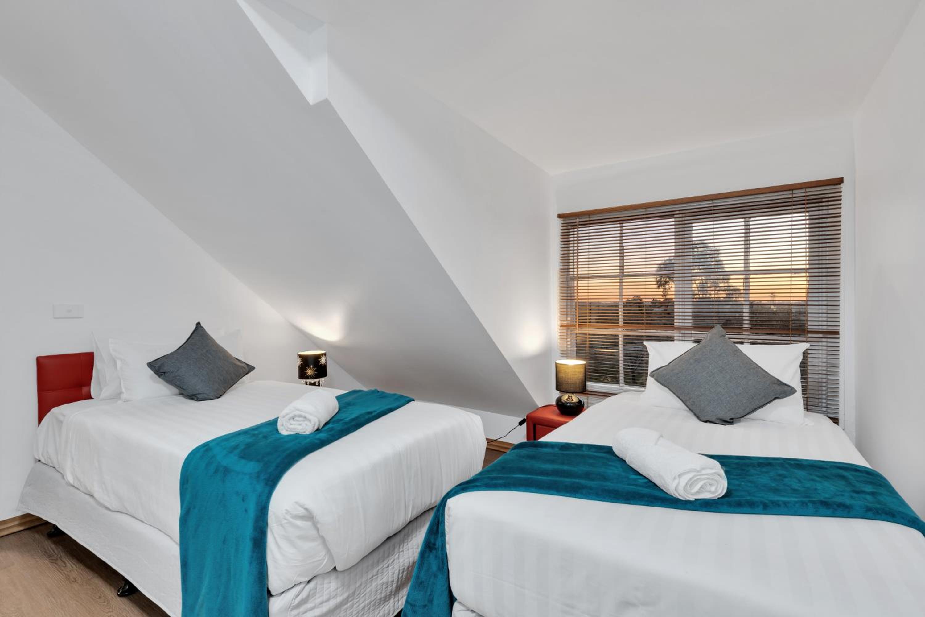 Space and Privacy near Airport, Groups Friendly