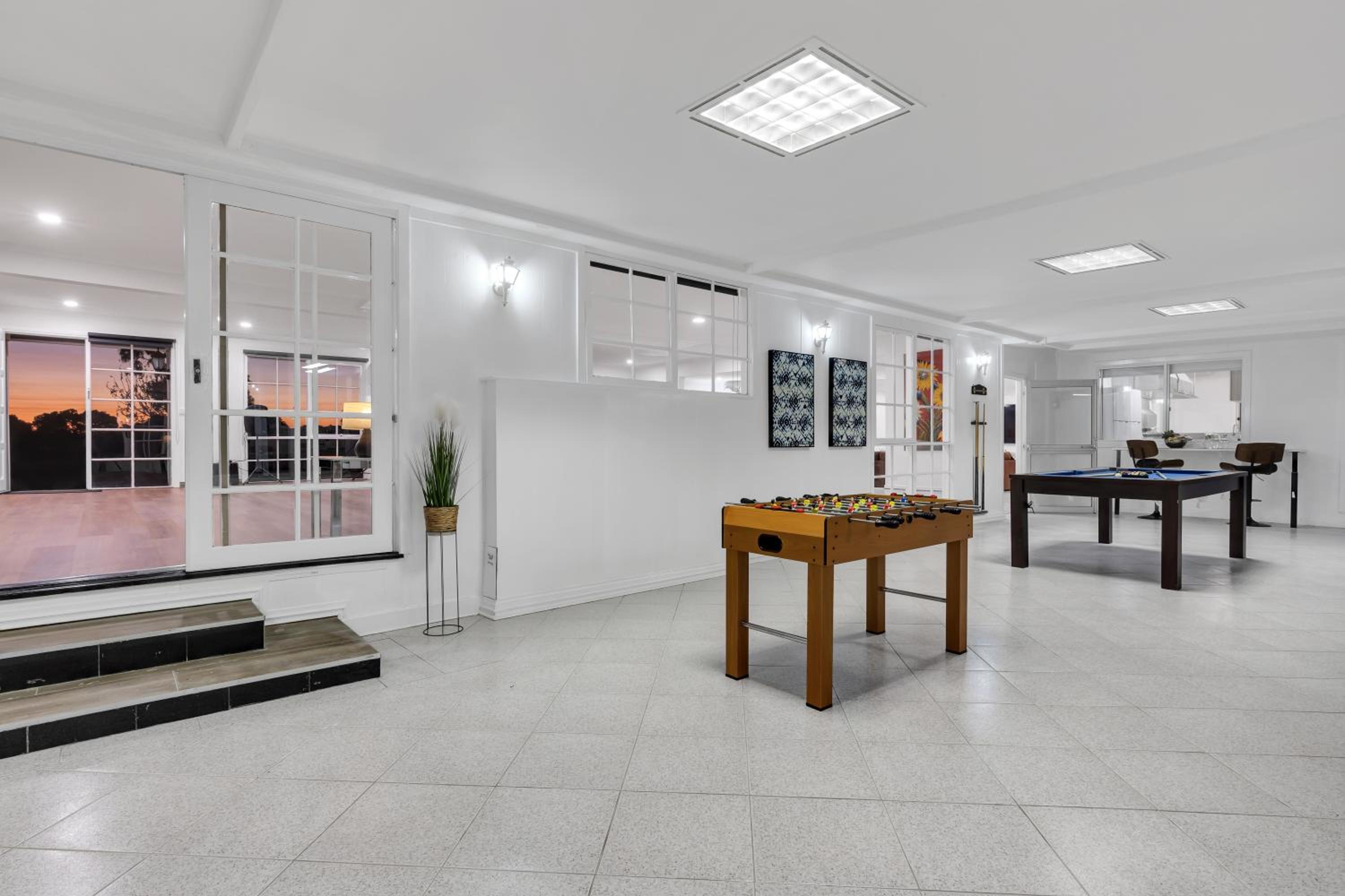 Space and Privacy near Airport, Groups Friendly
