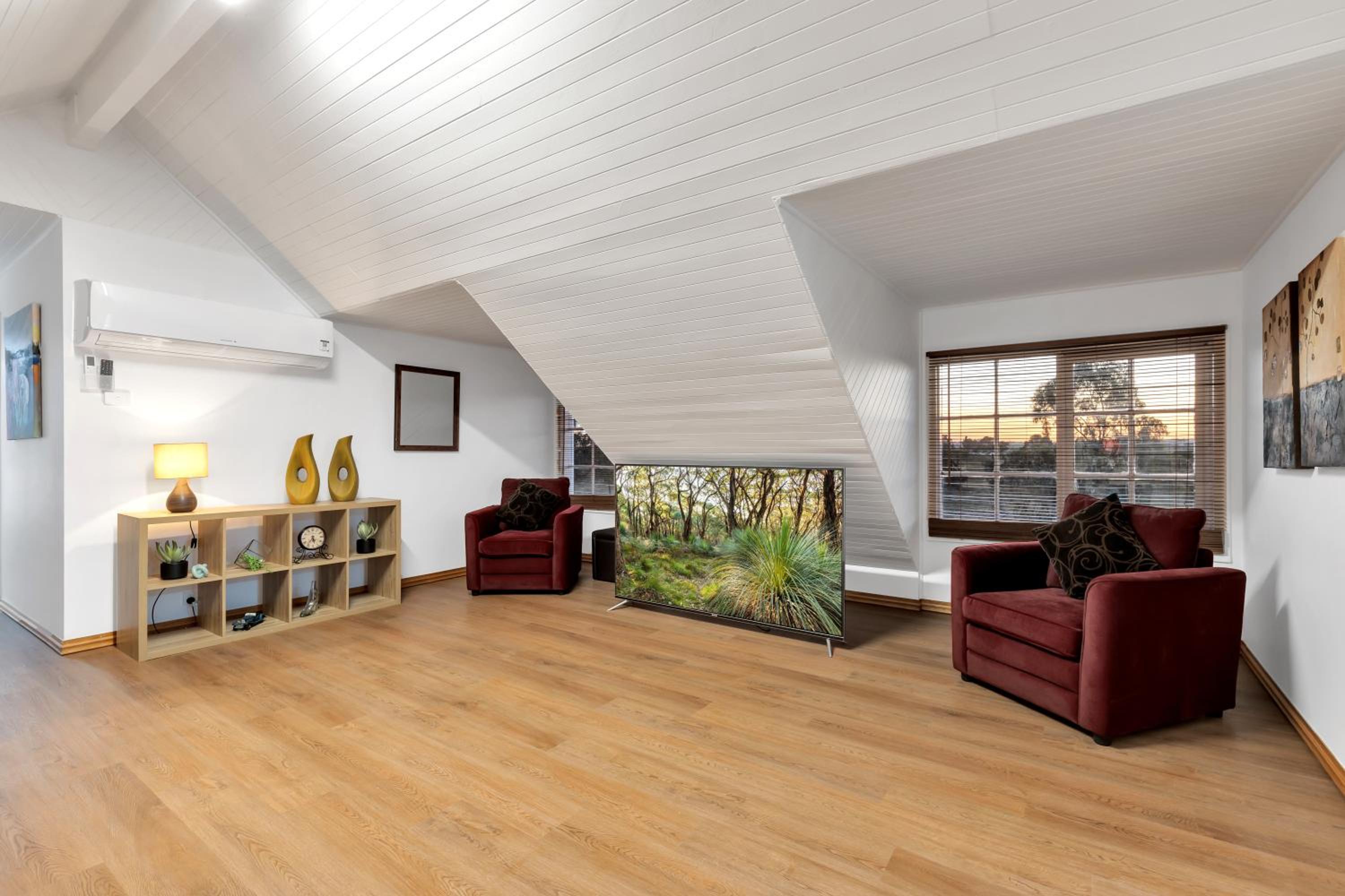 Space and Privacy near Airport, Groups Friendly