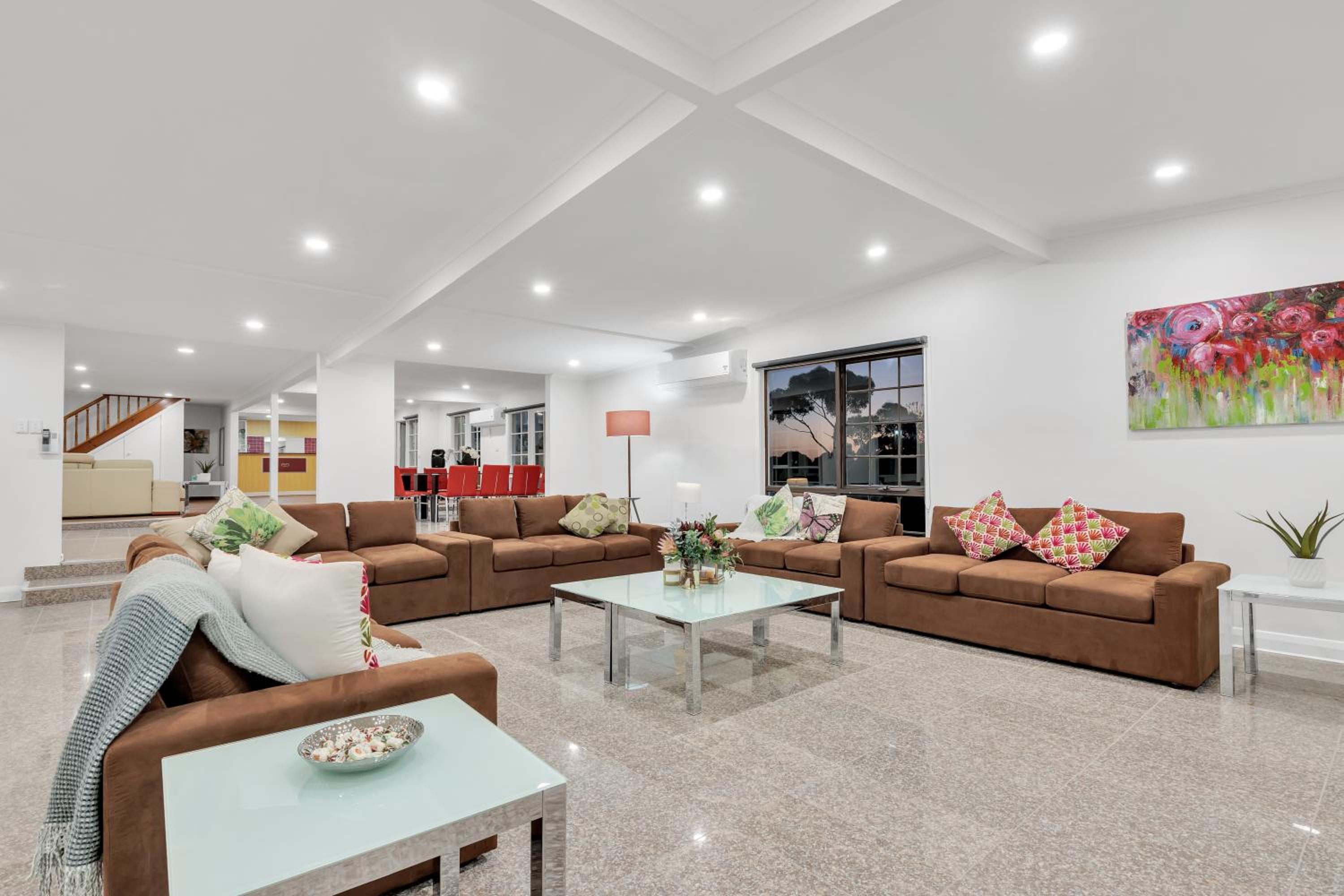 Space and Privacy near Airport, Groups Friendly
